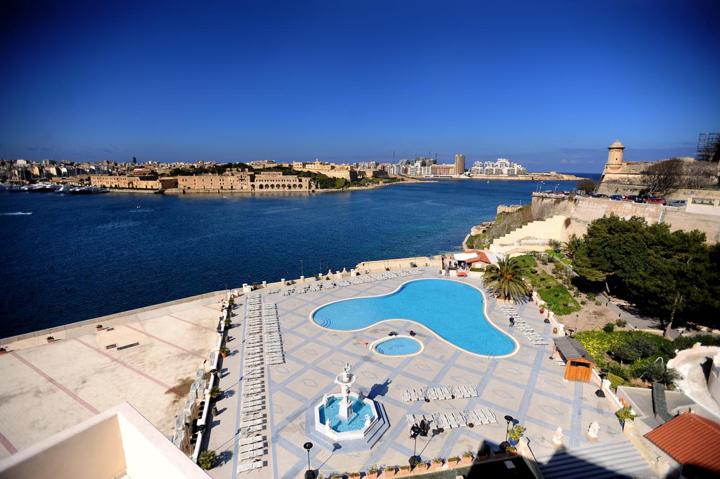 Superior Deluxe Double Room with Partial Sea View - Photo 7