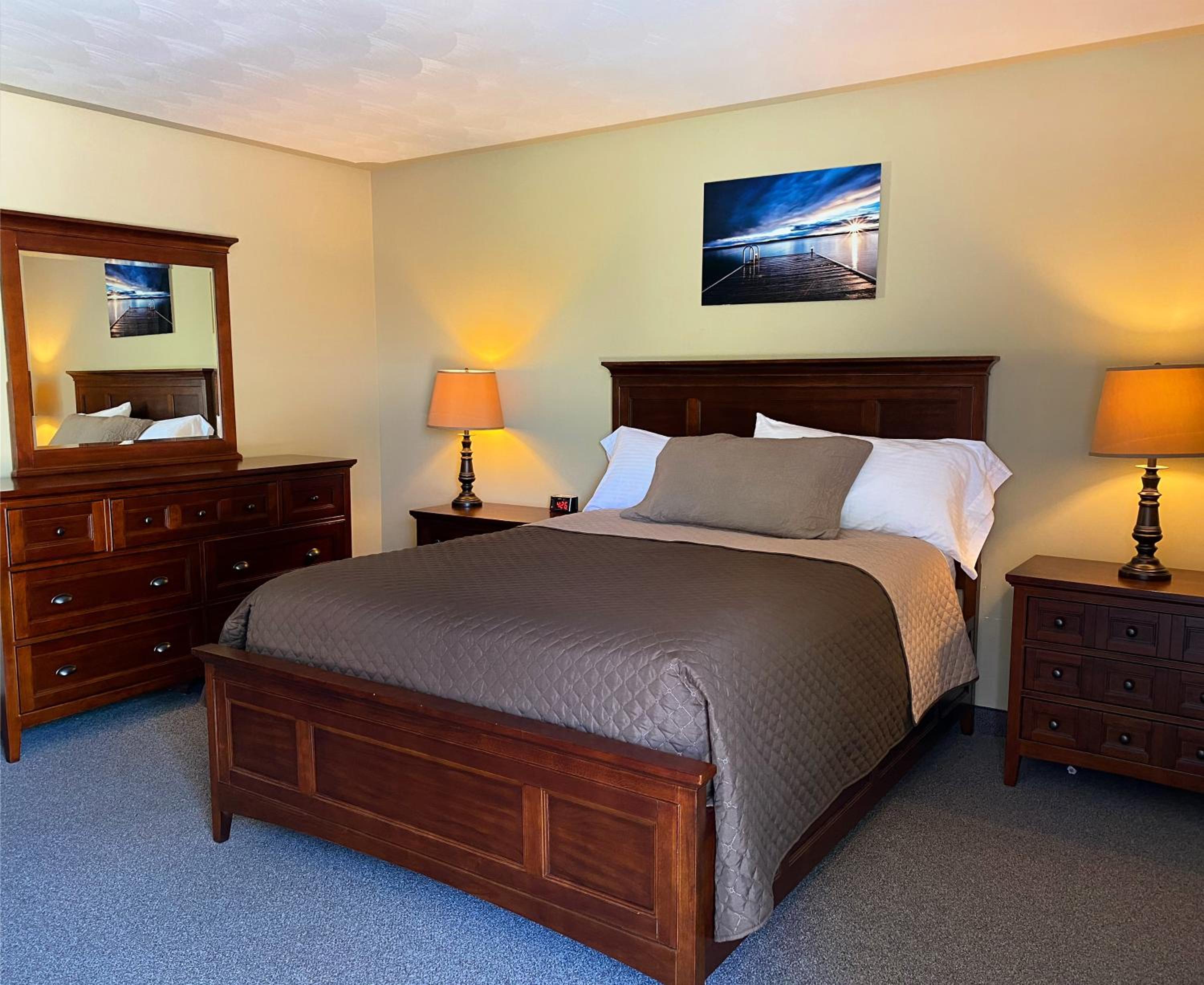 Queen Room photo 1