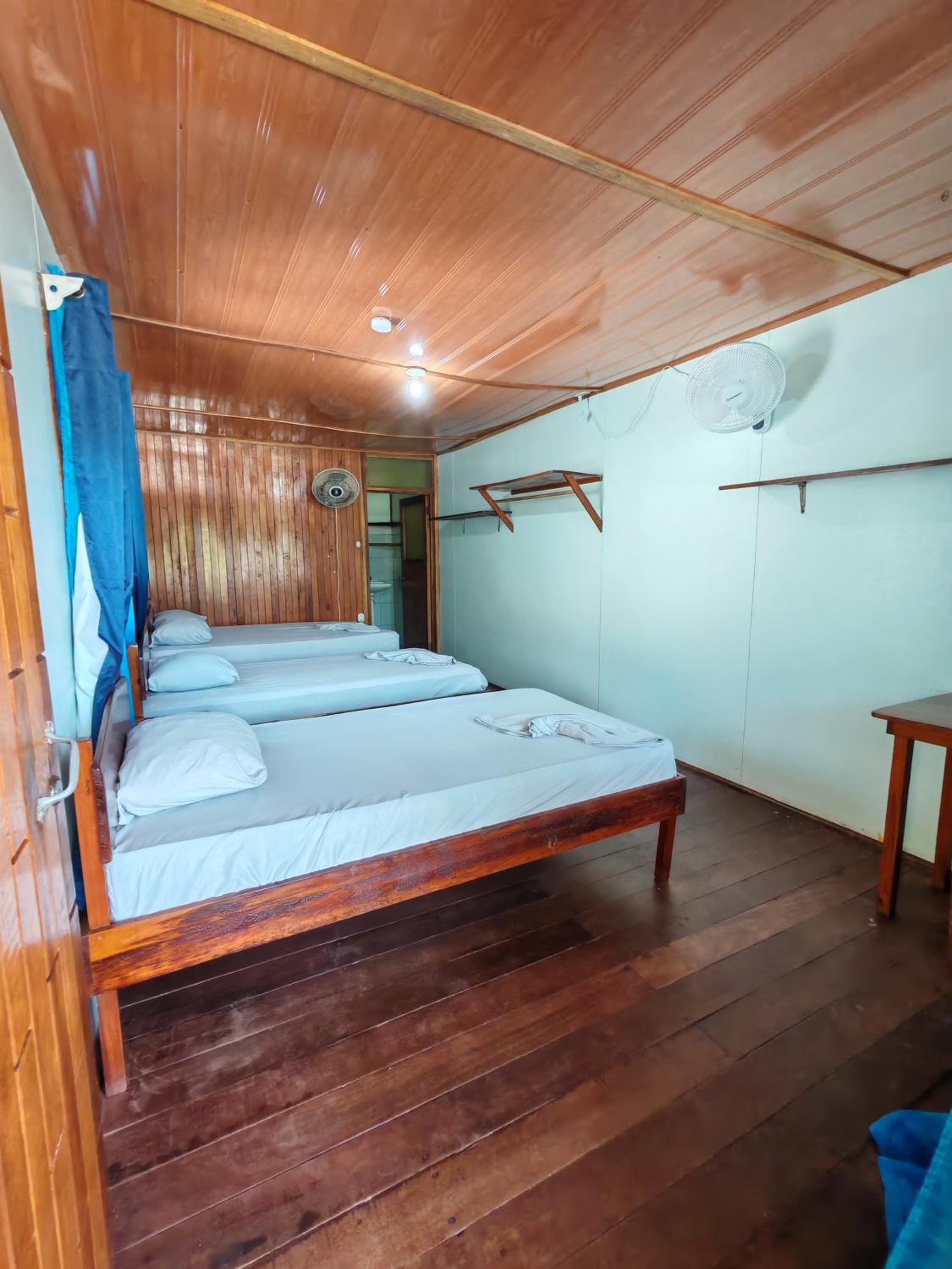 Vierbettzimmer mit eigenem Badezimmer