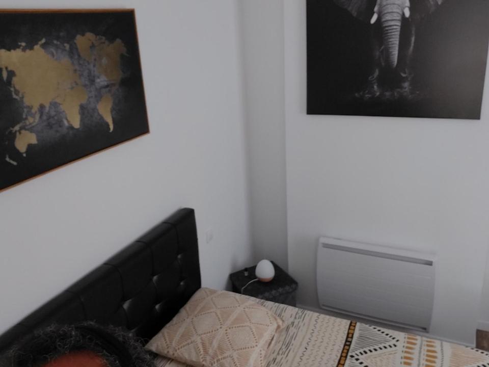 Double Room with Private Bathroom - Photo 2