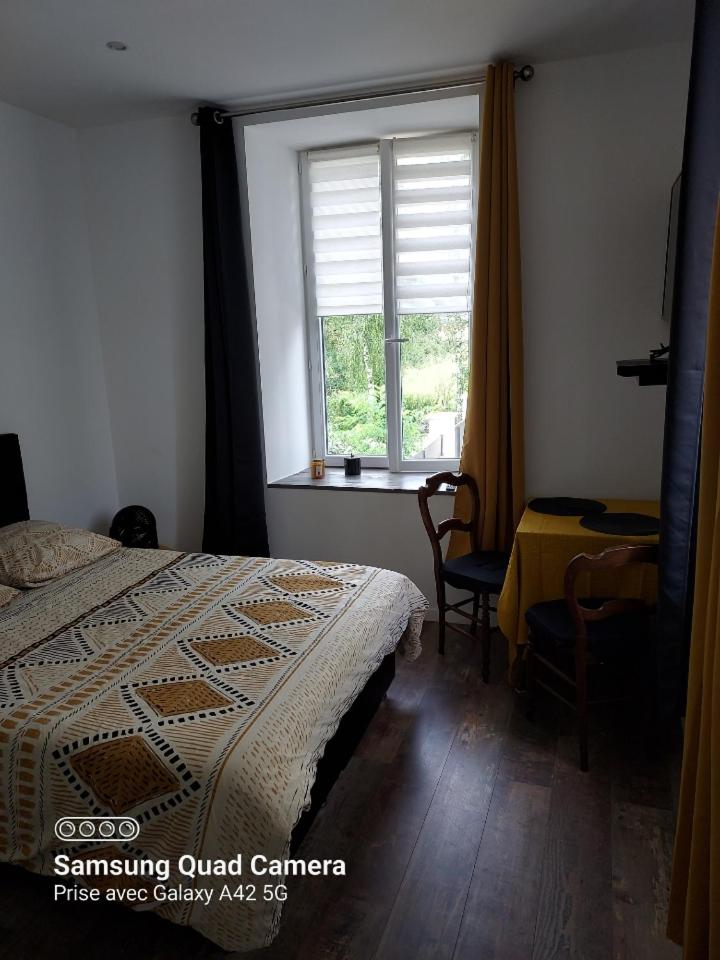 Double Room with Private Bathroom - Photo 3