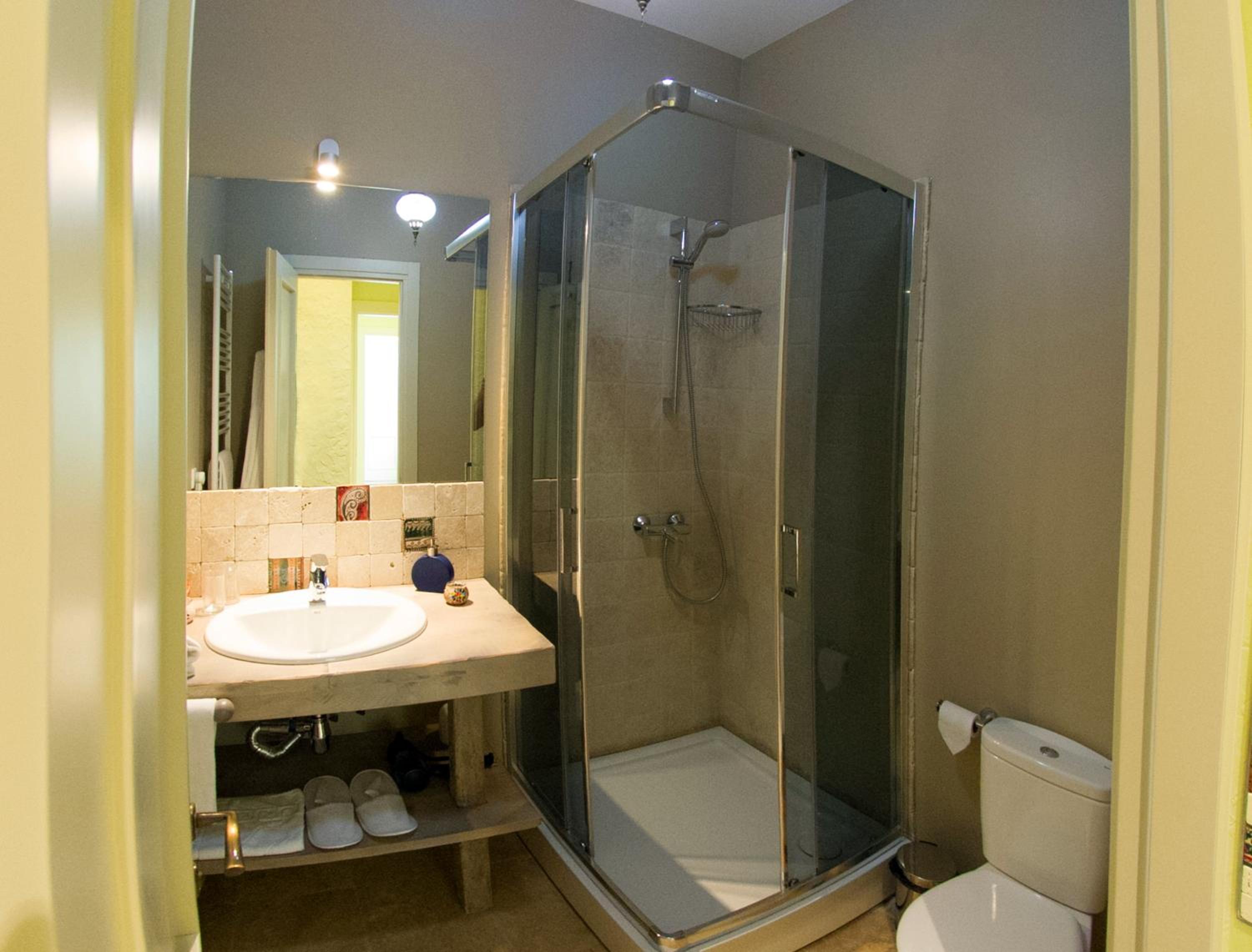 Standard Double Room - Photo 5