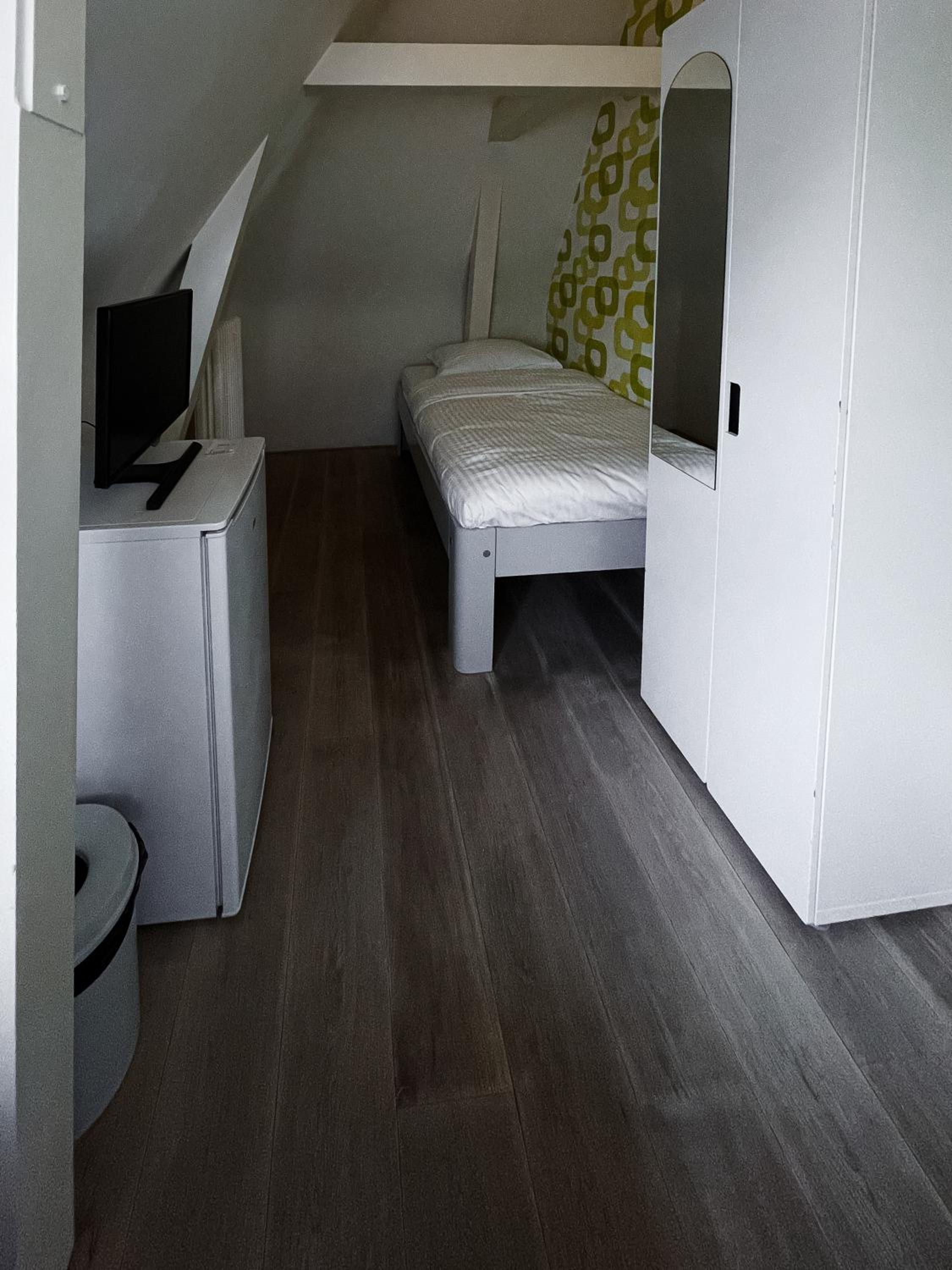 Single Room with Shared Bathroom