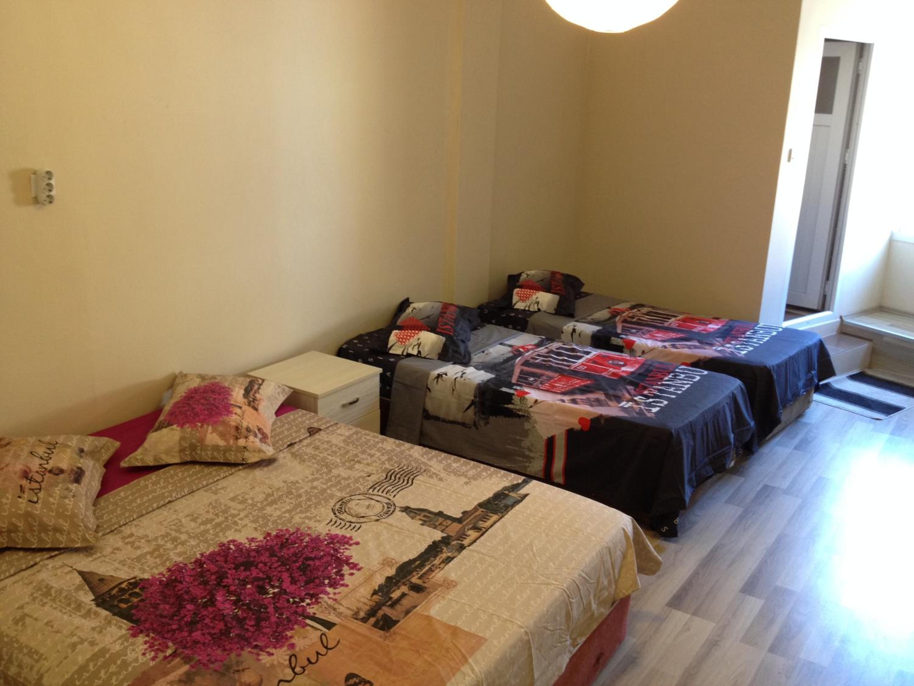 Comfort Quadruple Family Room photo 3