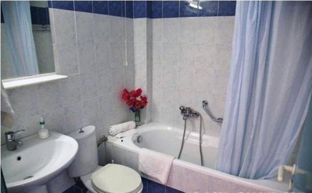 One-Bedroom Apartment with Sea View photo 2
