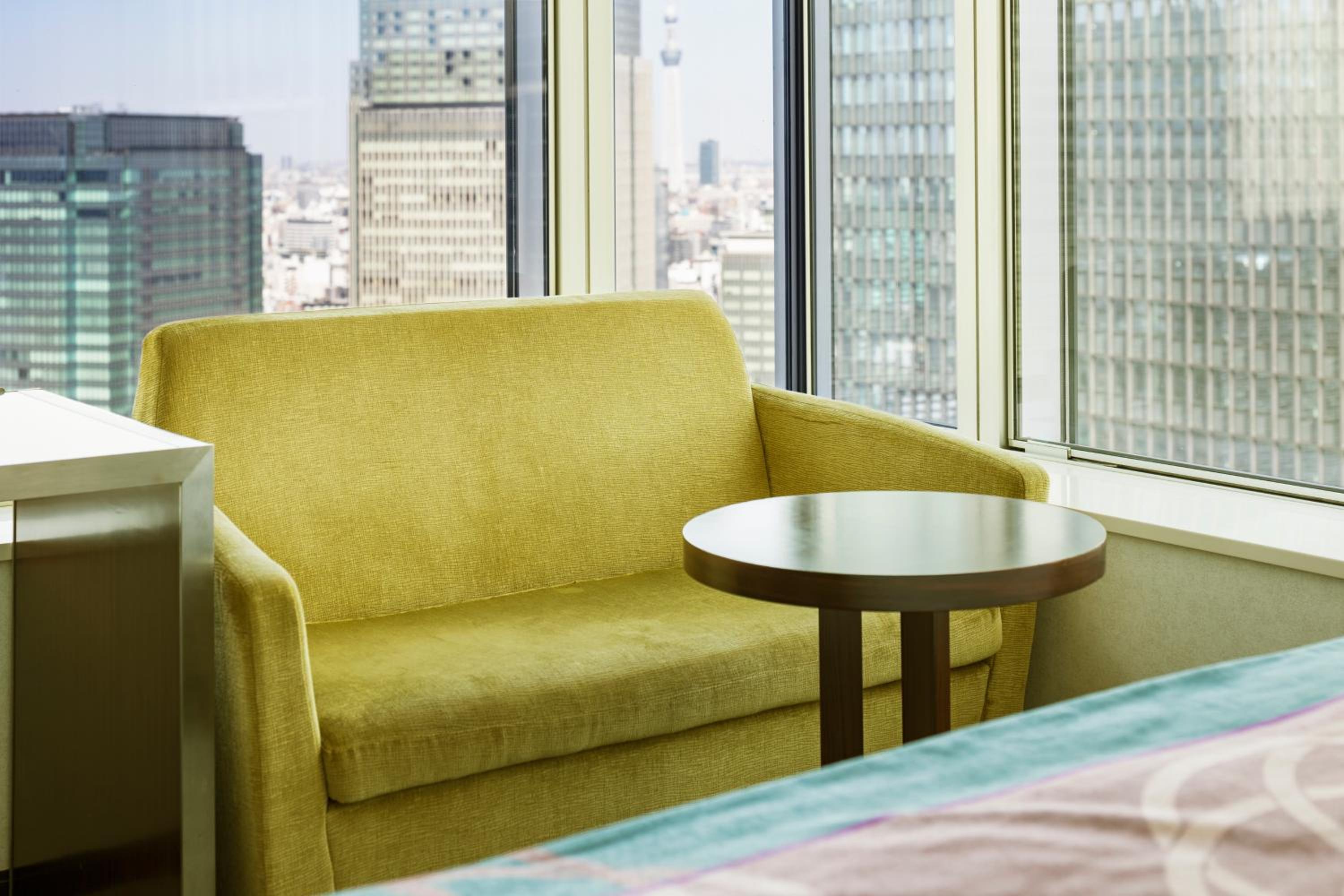 Corner King Room with City View - Non-Smoking