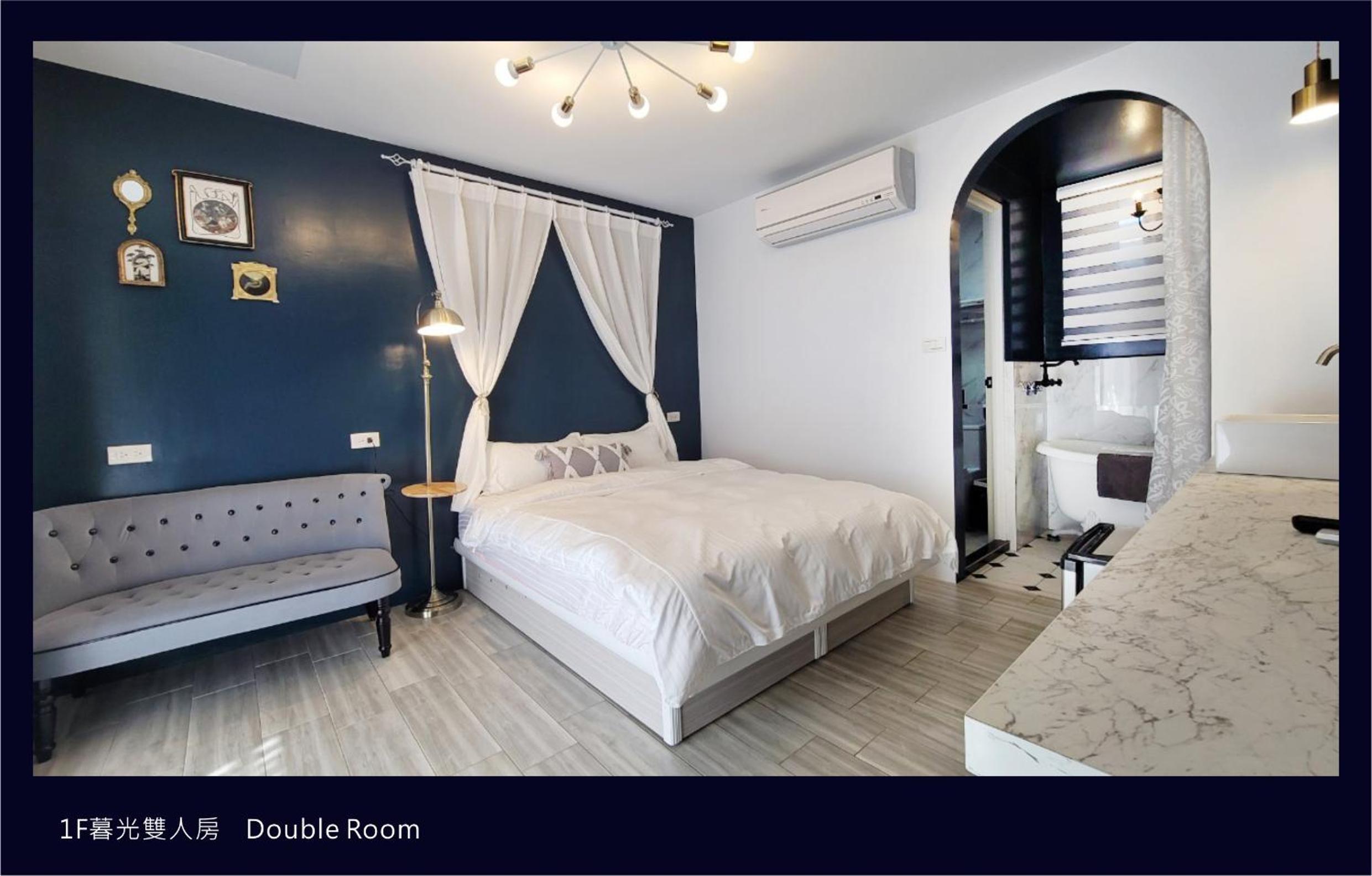 Deluxe Double Room with Bath - Photo 2