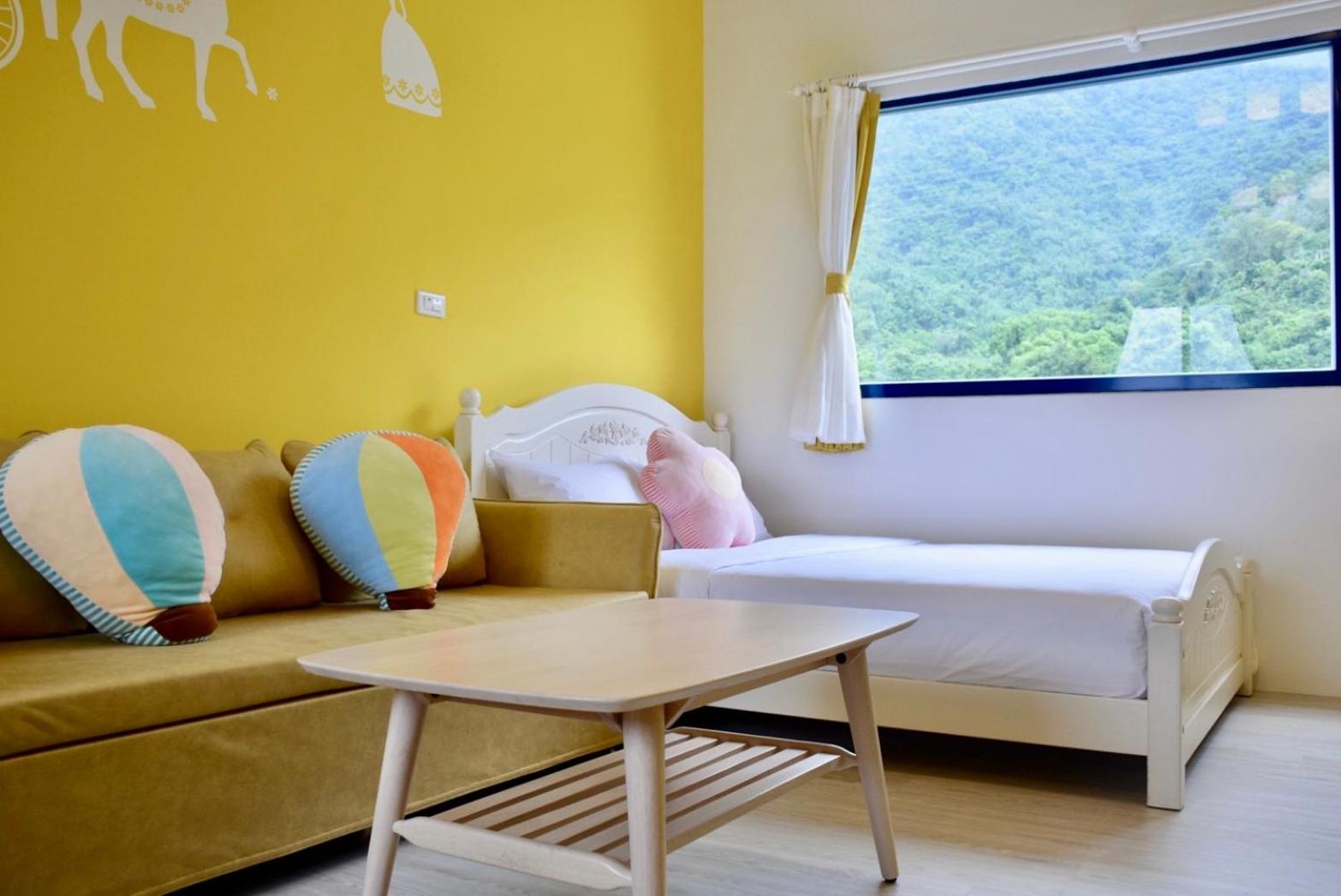 Quadruple Room with Mountain View photo 2