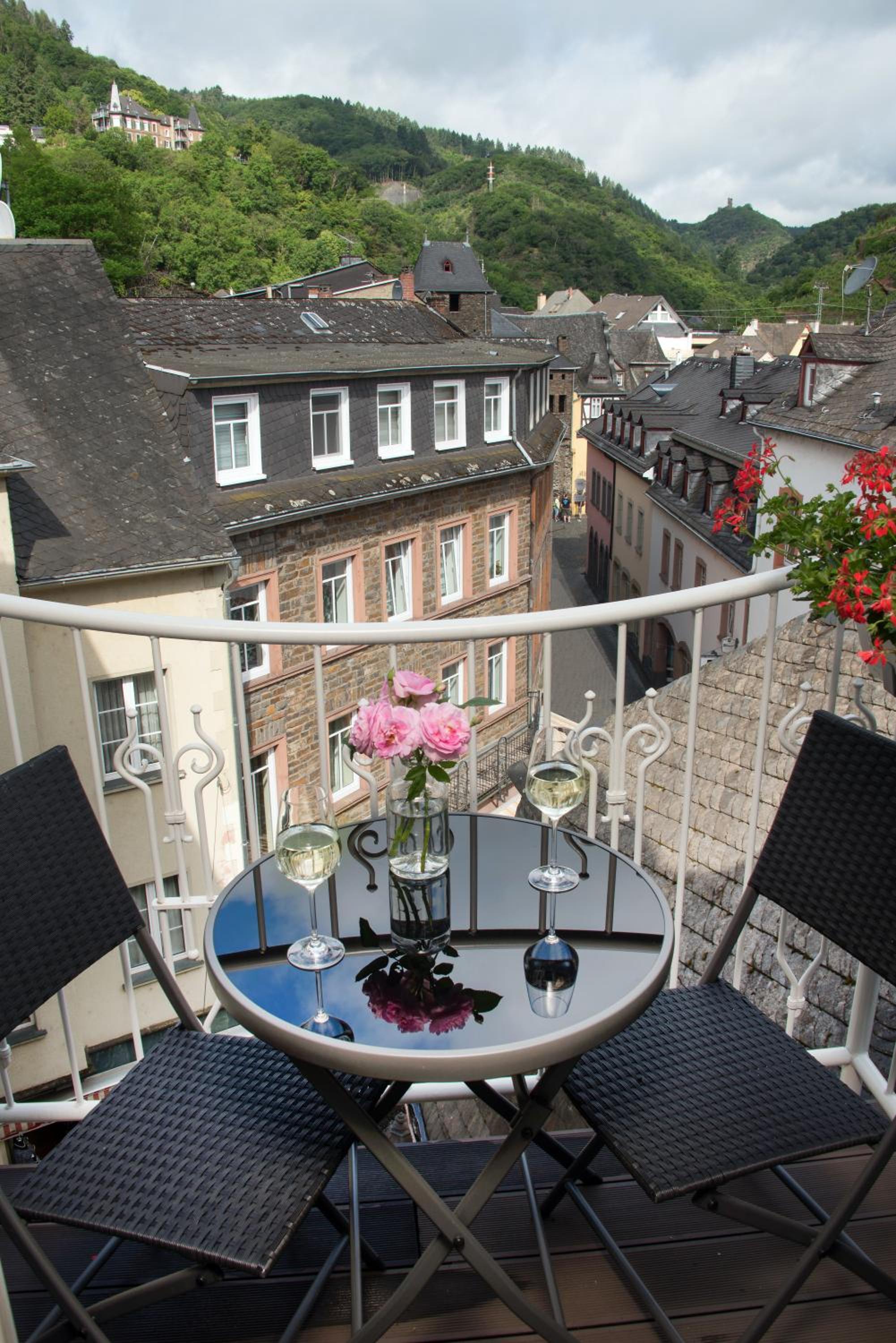 Classic Double Room with City View and Balcony photo 3