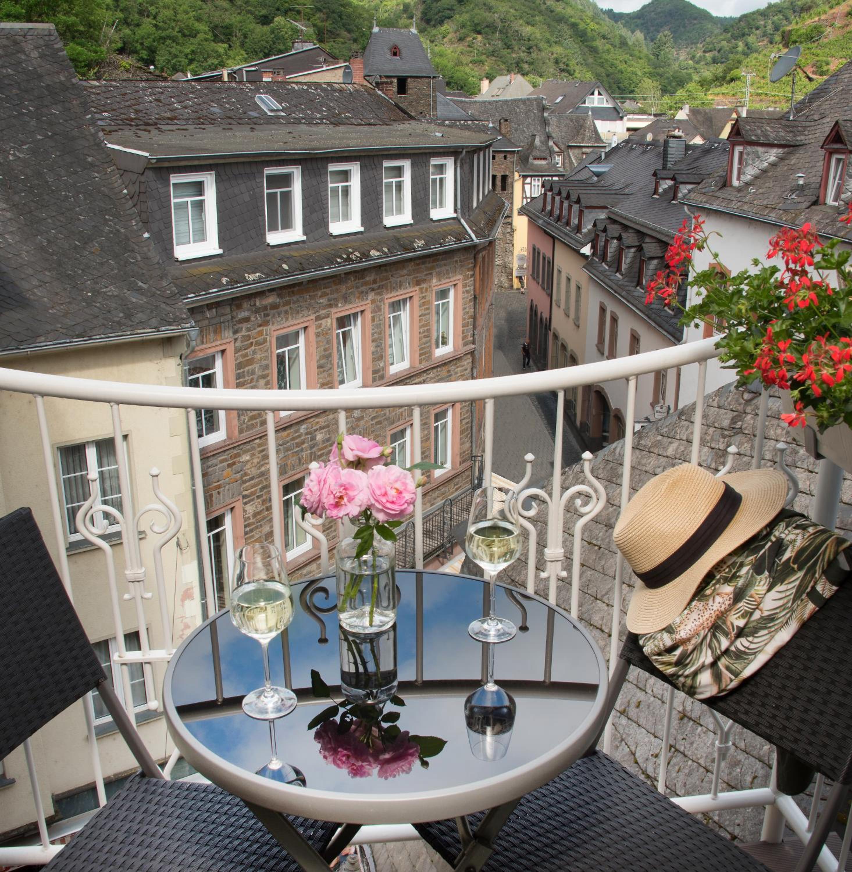 Classic Double Room with City View and Balcony photo 2
