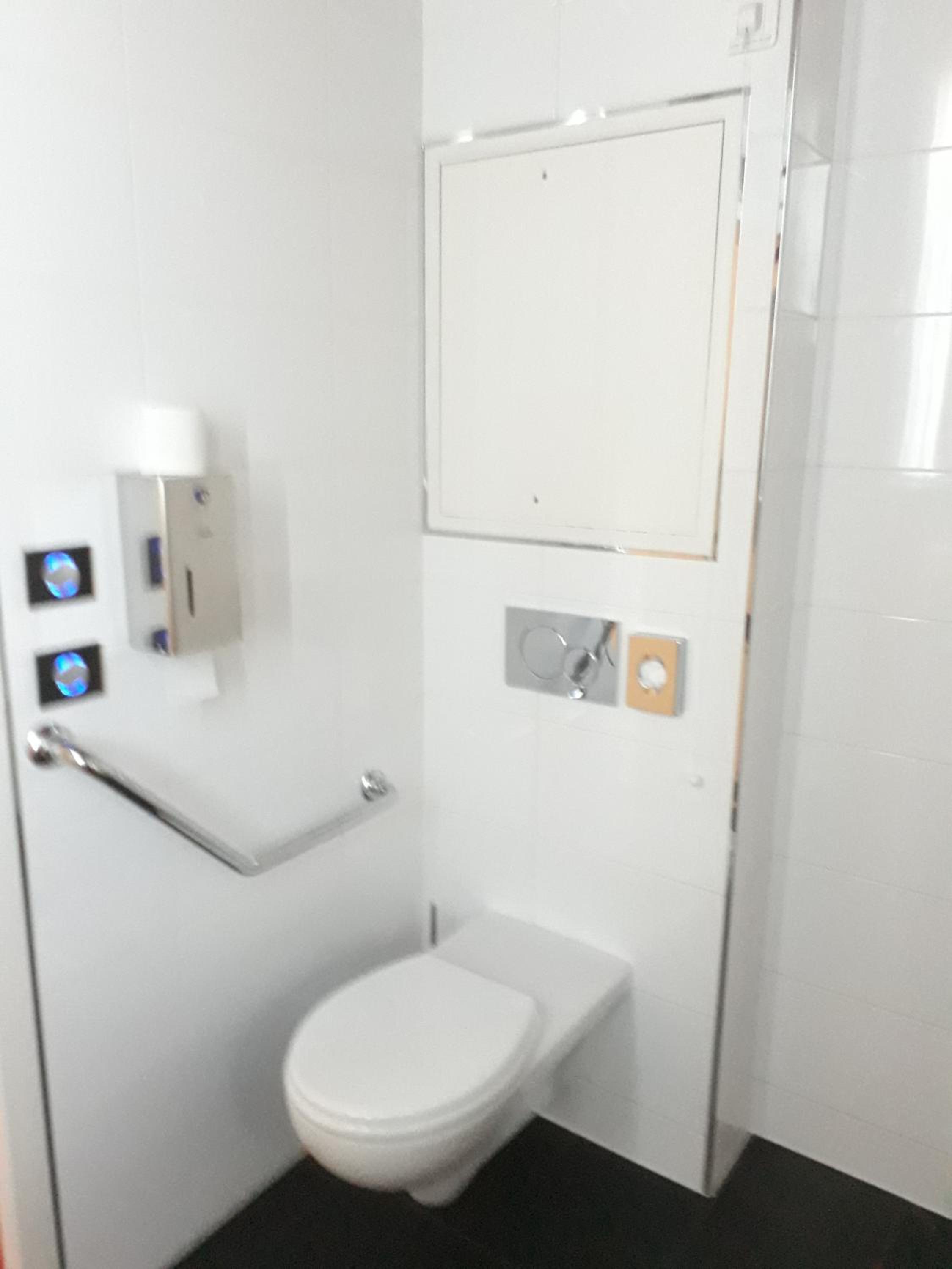 Twin Room - Disability Access photo 3