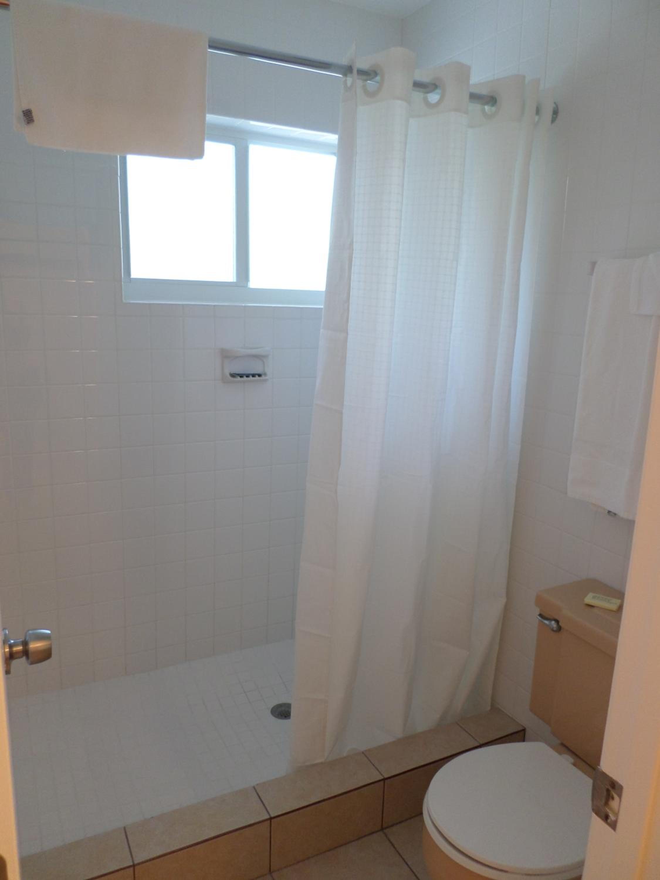 Queen Room photo 2