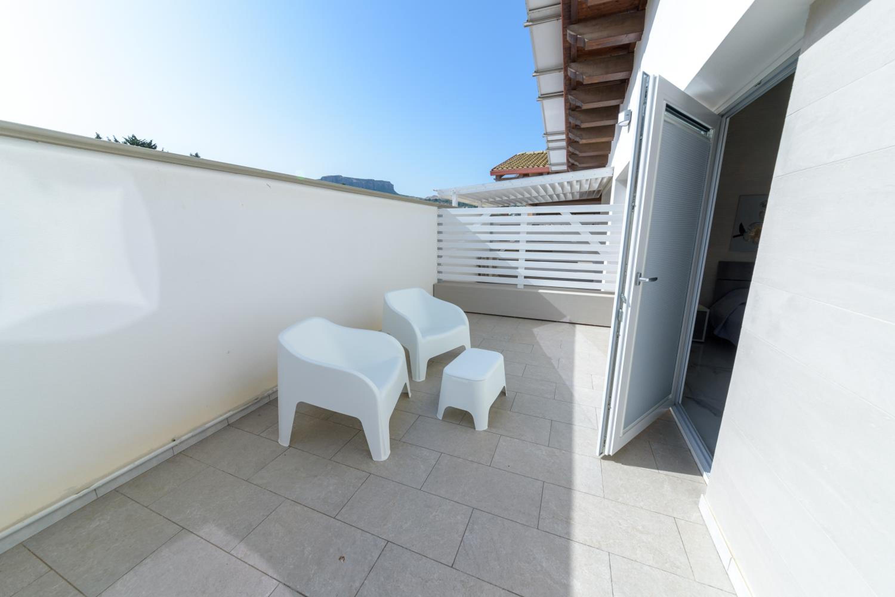 Double Room with Private Bathroom - Photo 6