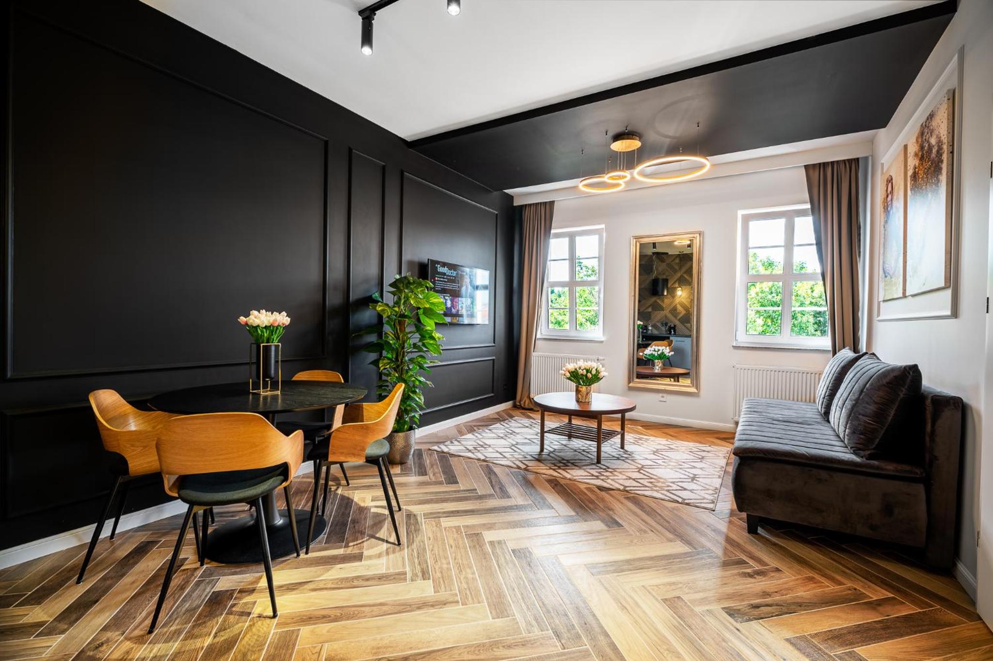 One-Bedroom Apartment - Photo 1