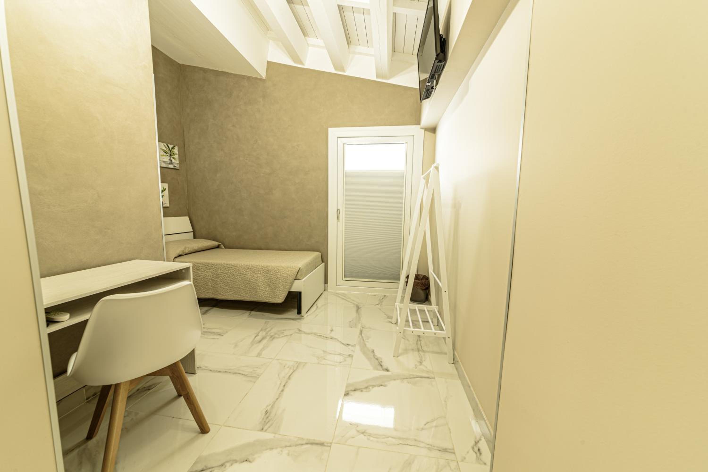 Twin Room with Private Bathroom - Photo 1