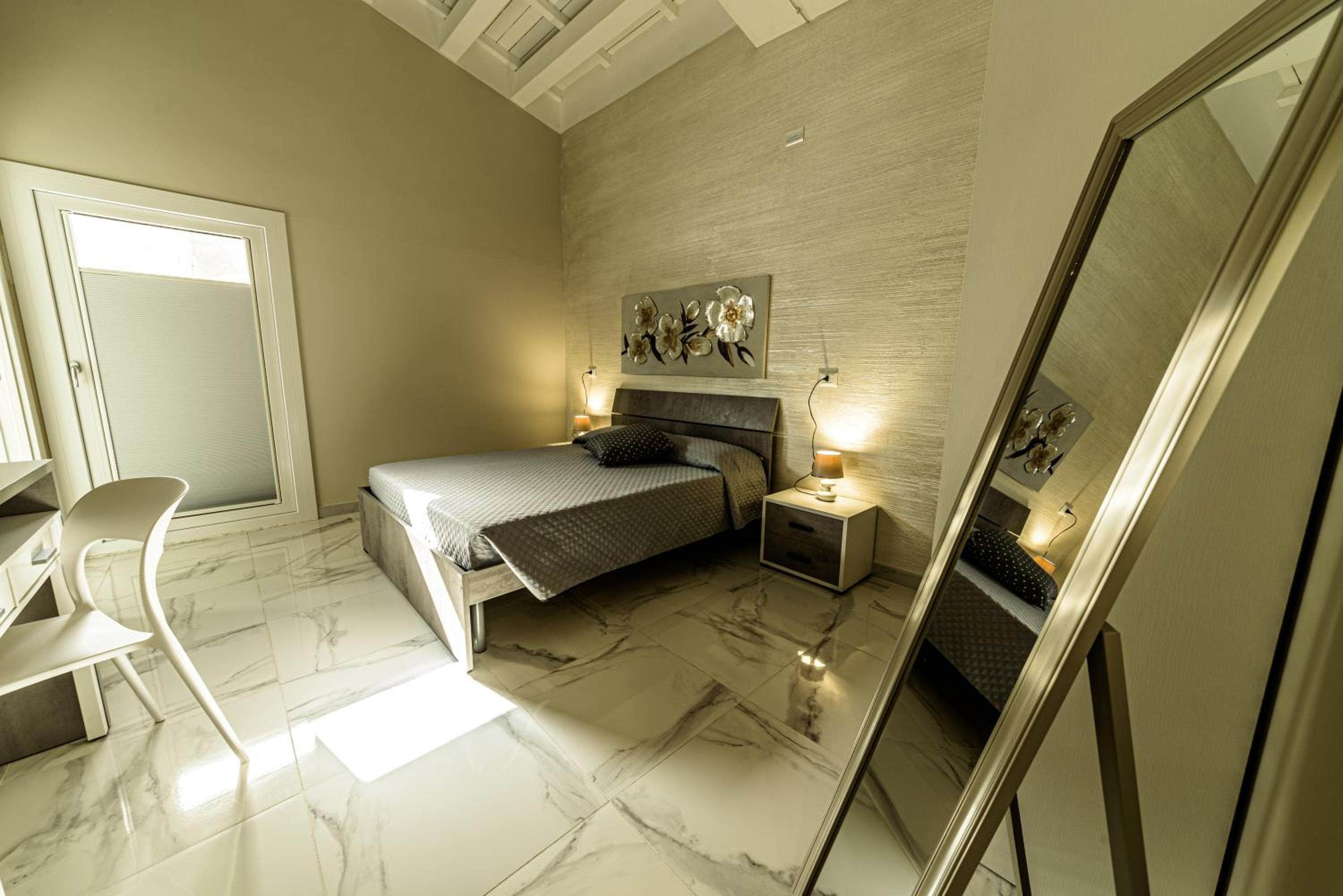 Double Room with Private Bathroom - Photo 4