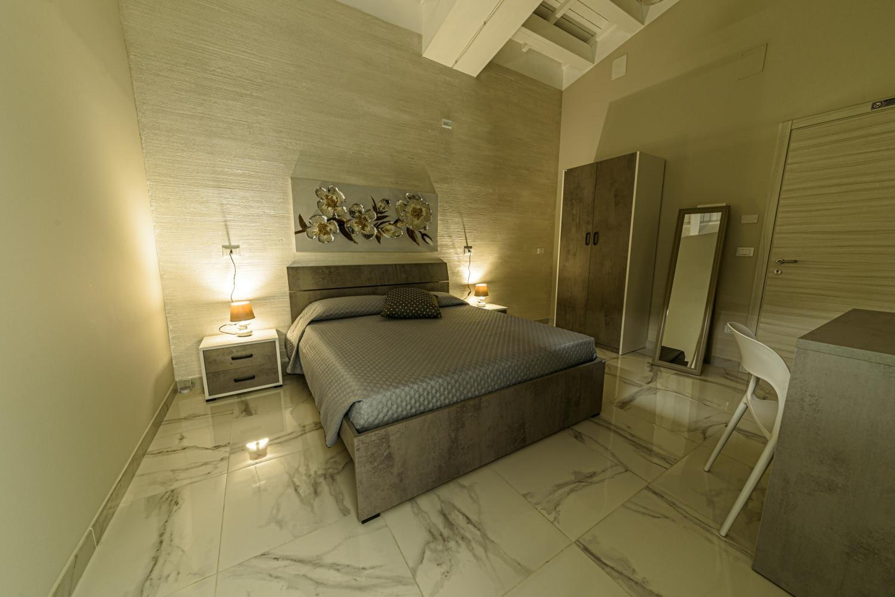 Double Room with Private Bathroom - Photo 3