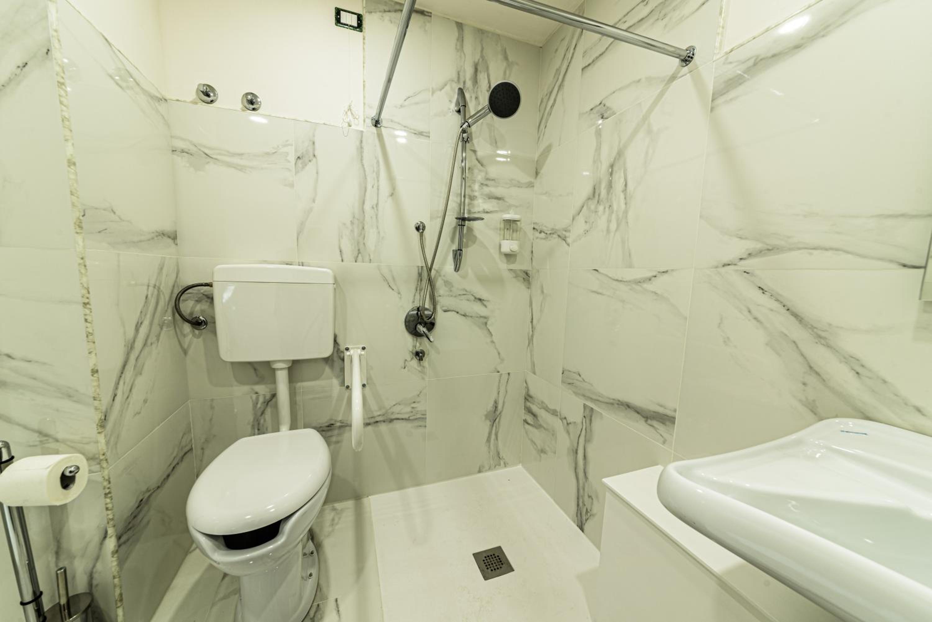 King Room - Disability Access - Photo 6