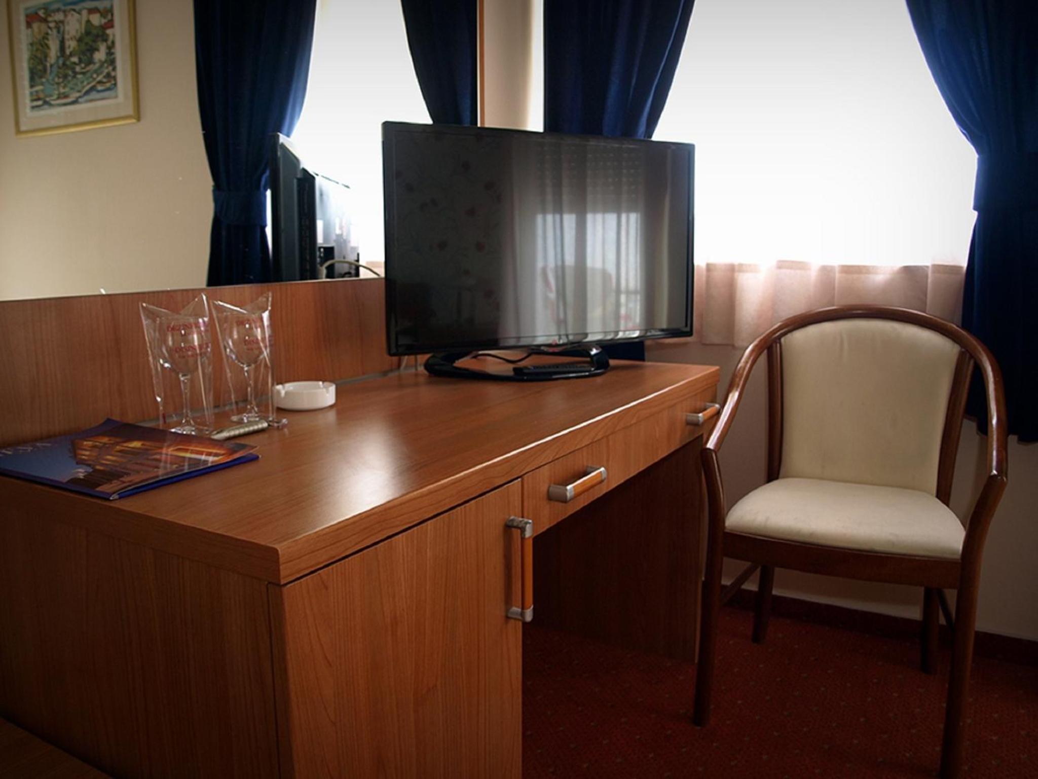 Double or Twin Room - Photo 6