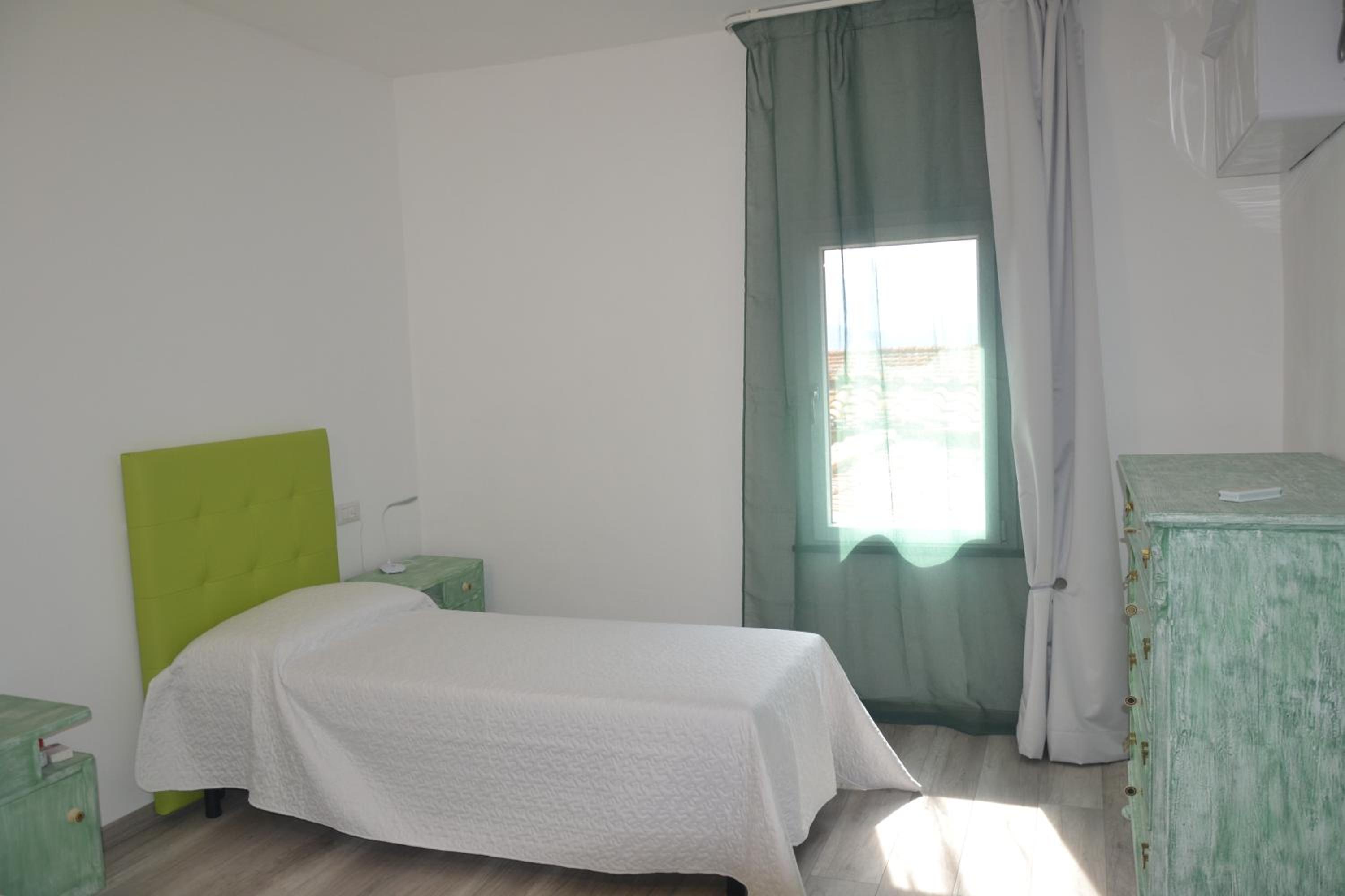 Family Room - Photo 21