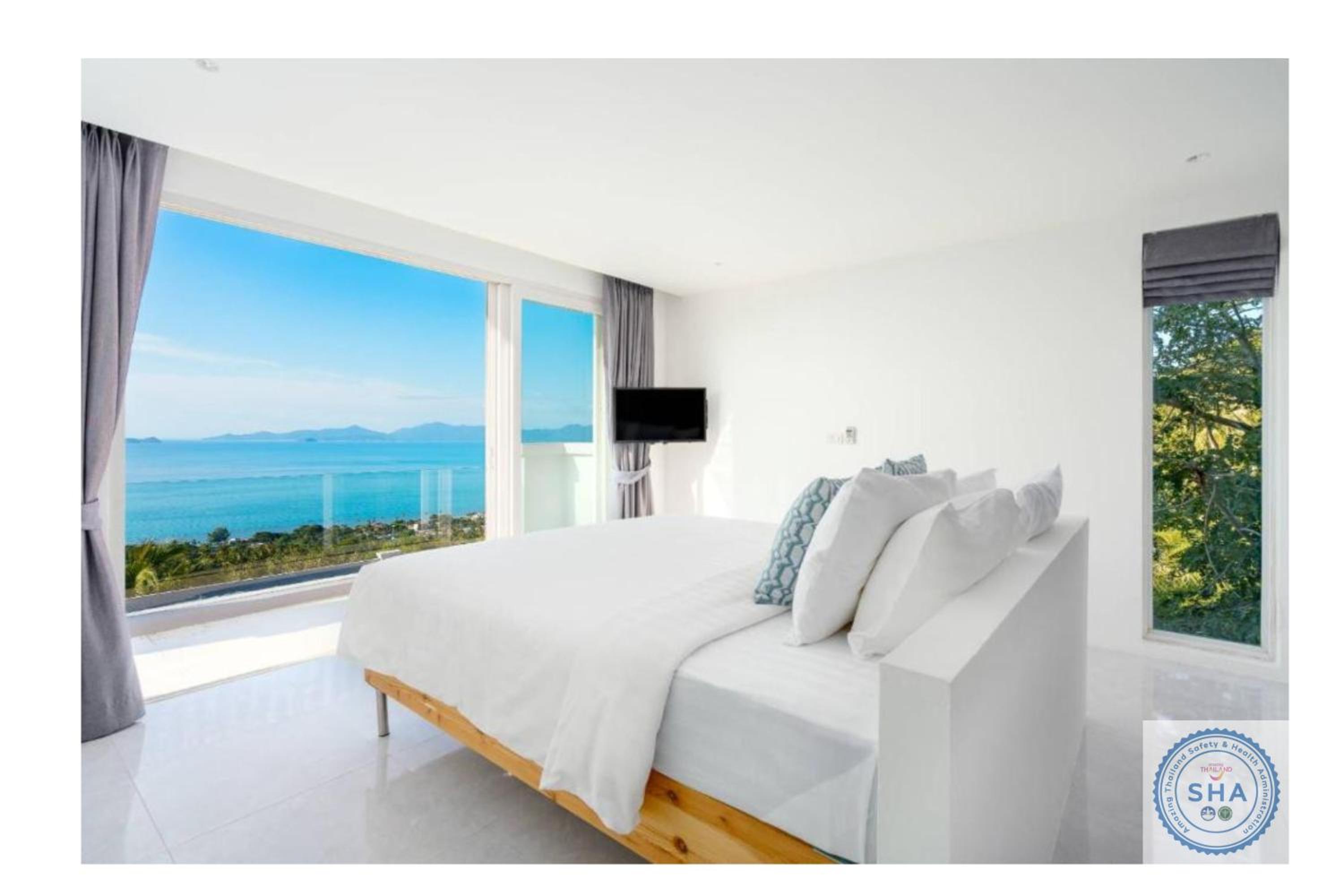 Superior Suite with Sea View - Photo 37