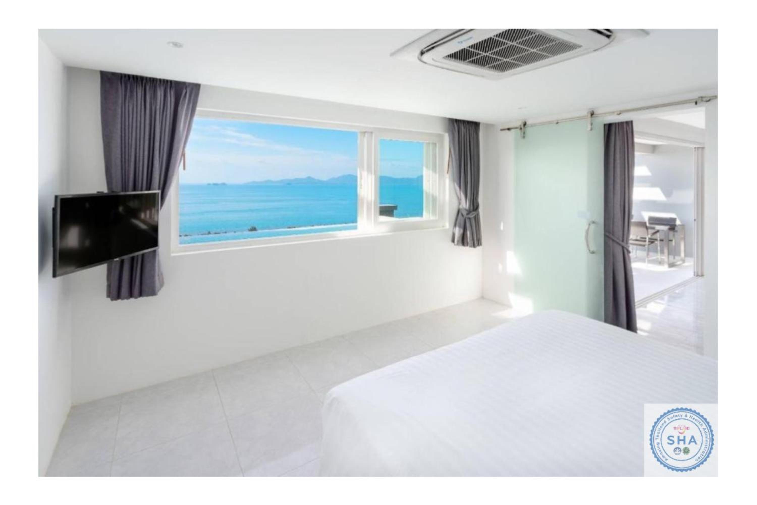 Superior Suite with Sea View - Photo 34