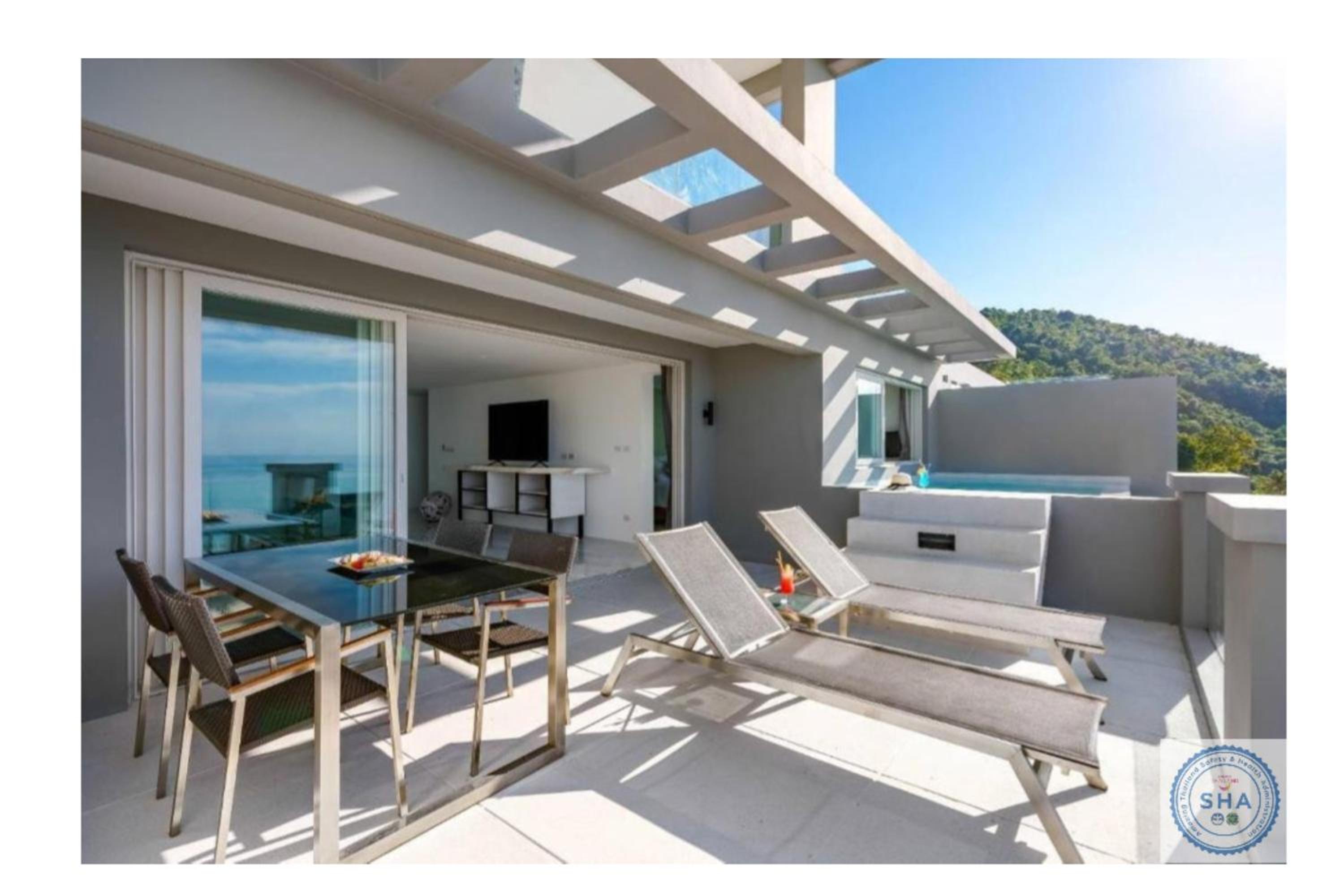 Superior Suite with Sea View - Photo 33