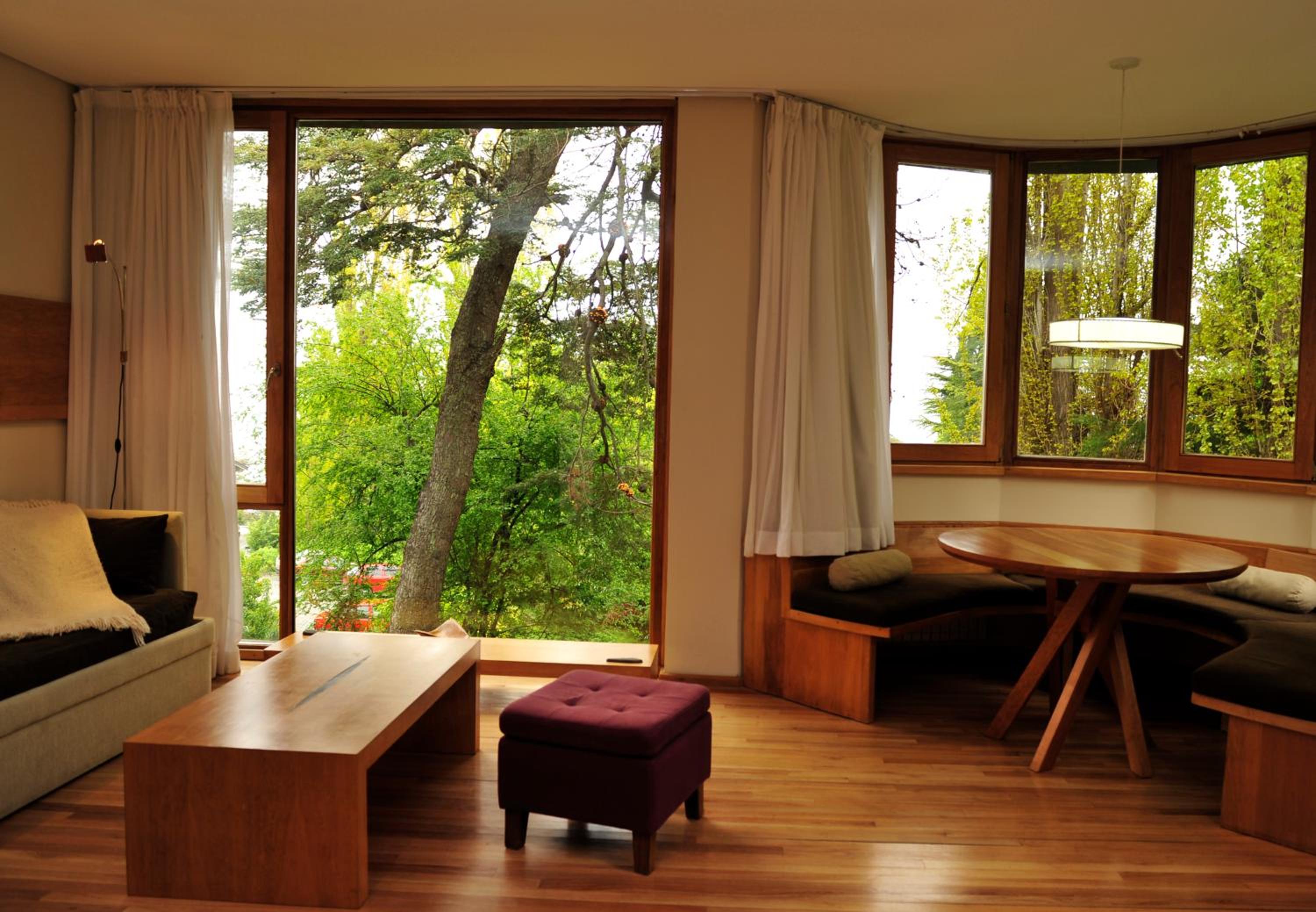 Superior One-Bedroom Suite thumbnail 5