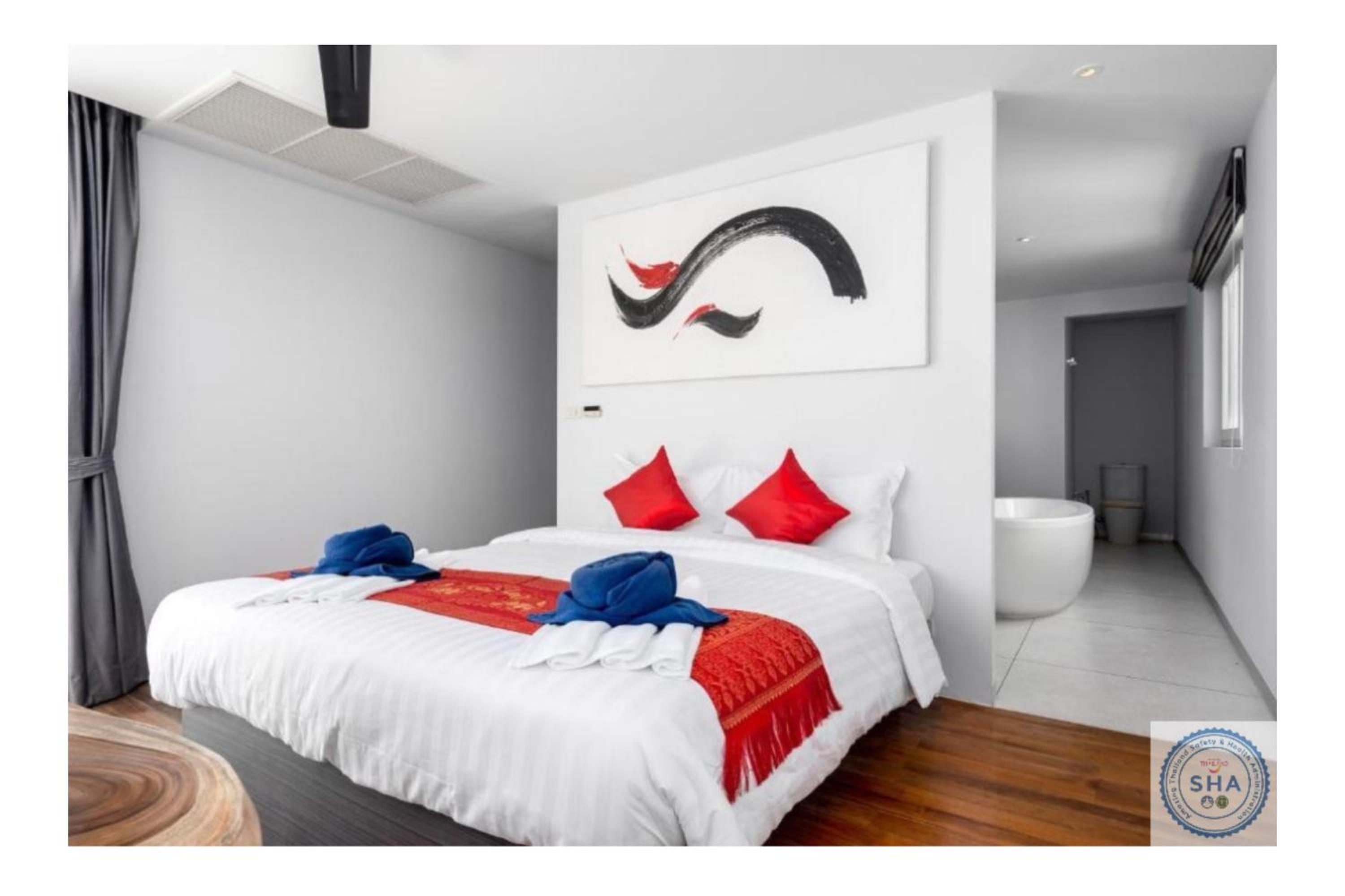 Three-Bedroom Suite - Photo 18