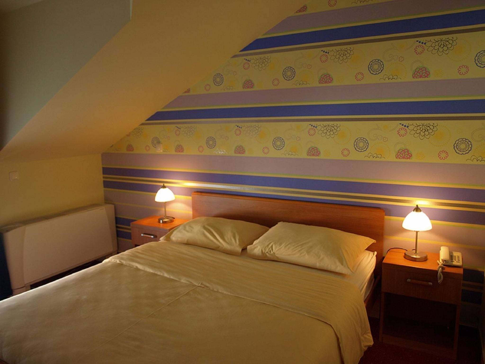 Double or Twin Room - Photo 8