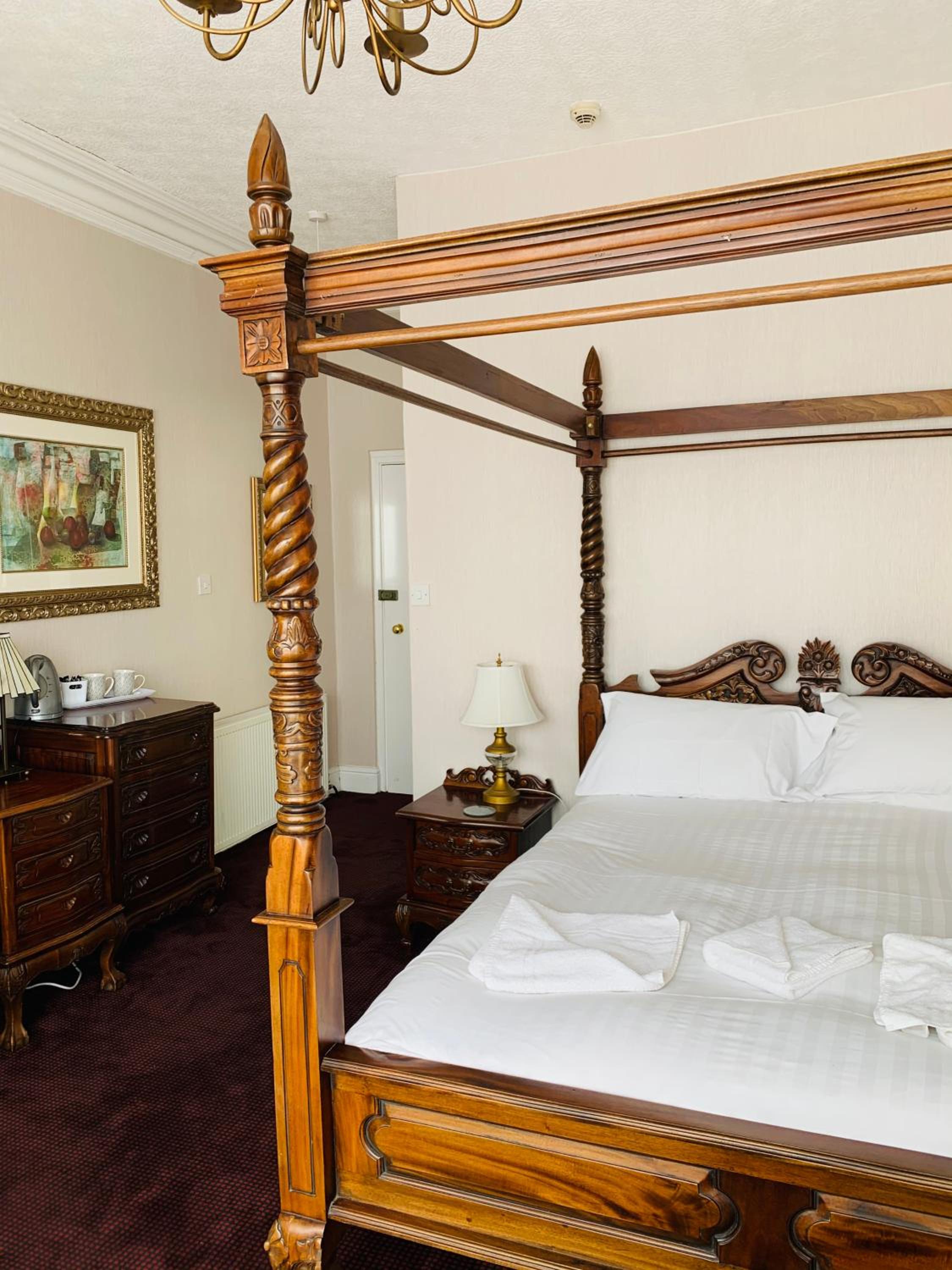 Luxury Four-Poster Room (Front) - Photo 5