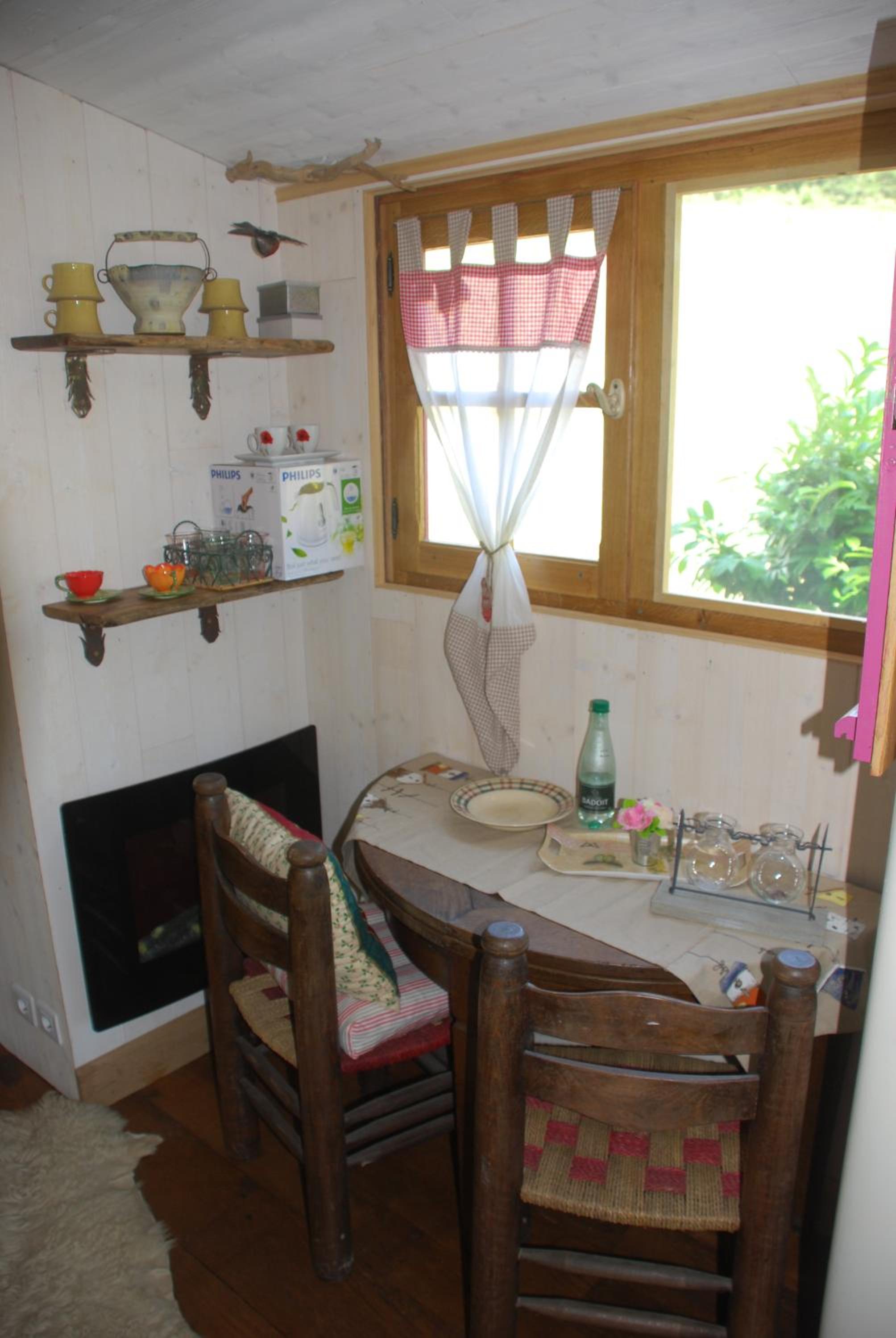 Wooden Caravan photo 3