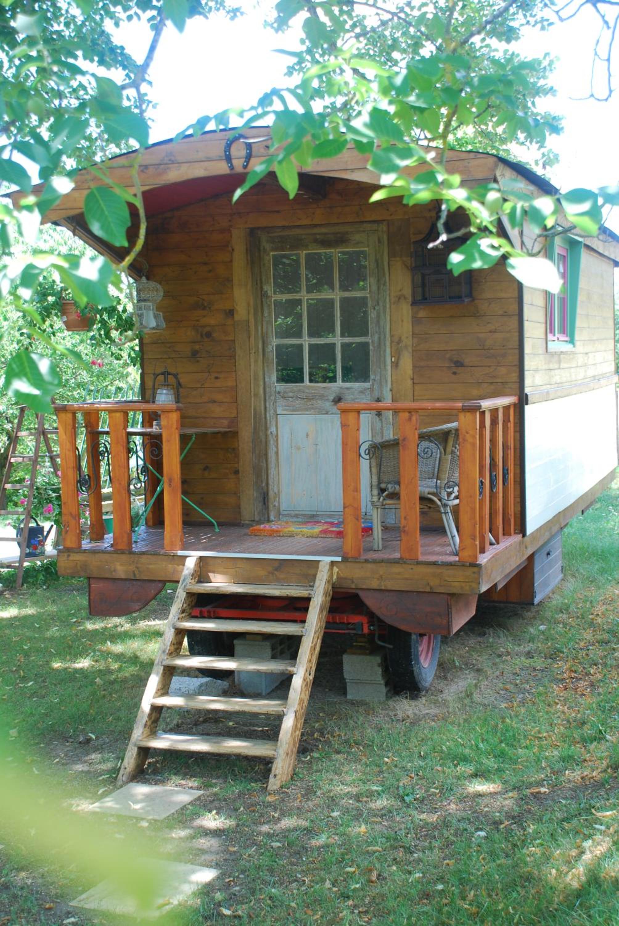 Wooden Caravan photo 2
