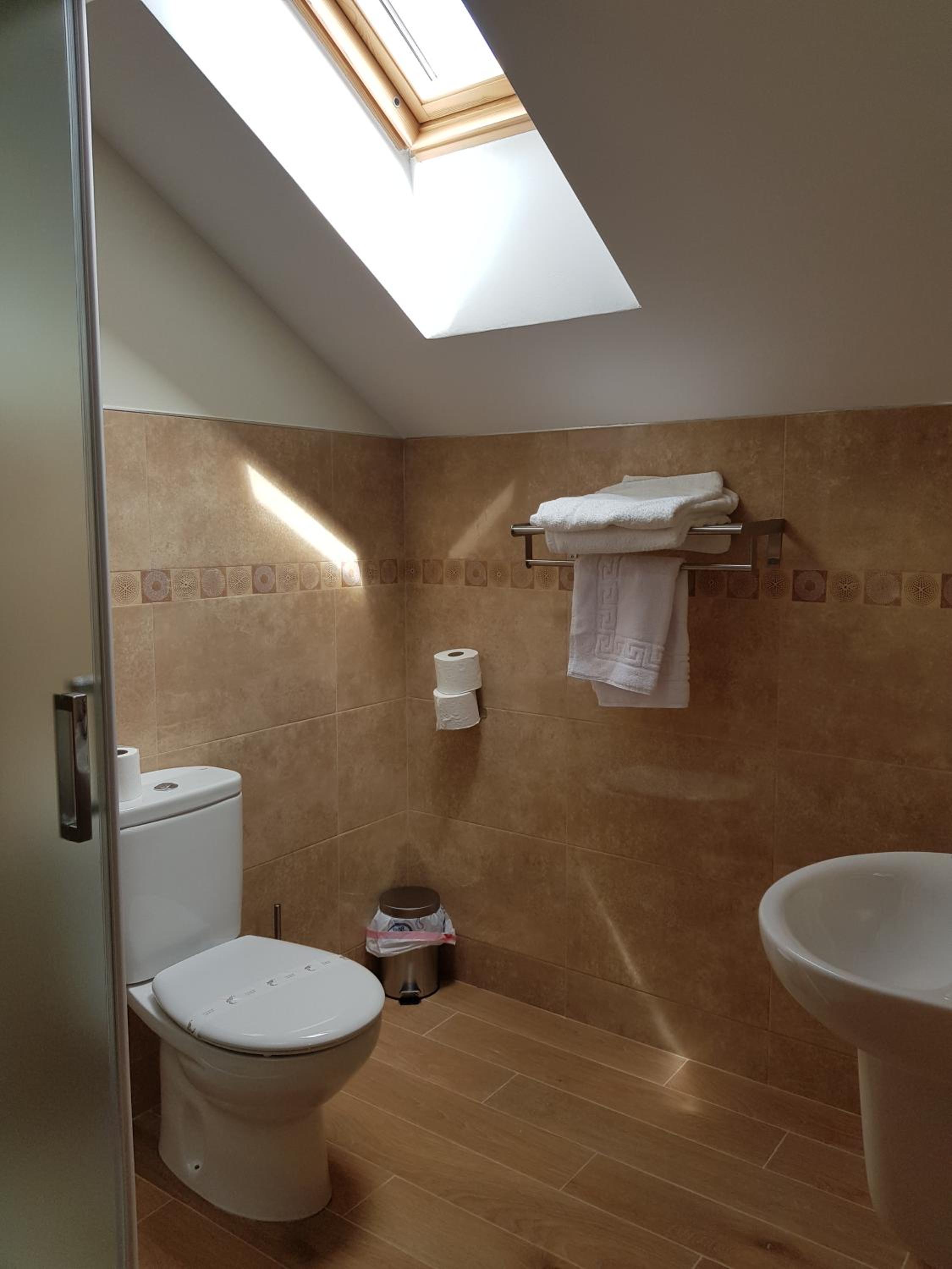 Quadruple Room with Private Bathroom photo 2