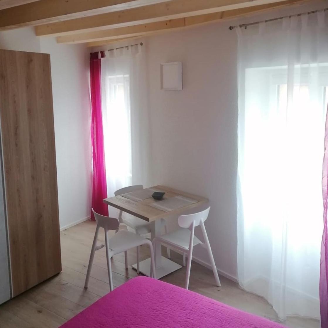 Double or Twin Room with Private Bathroom - Photo 2