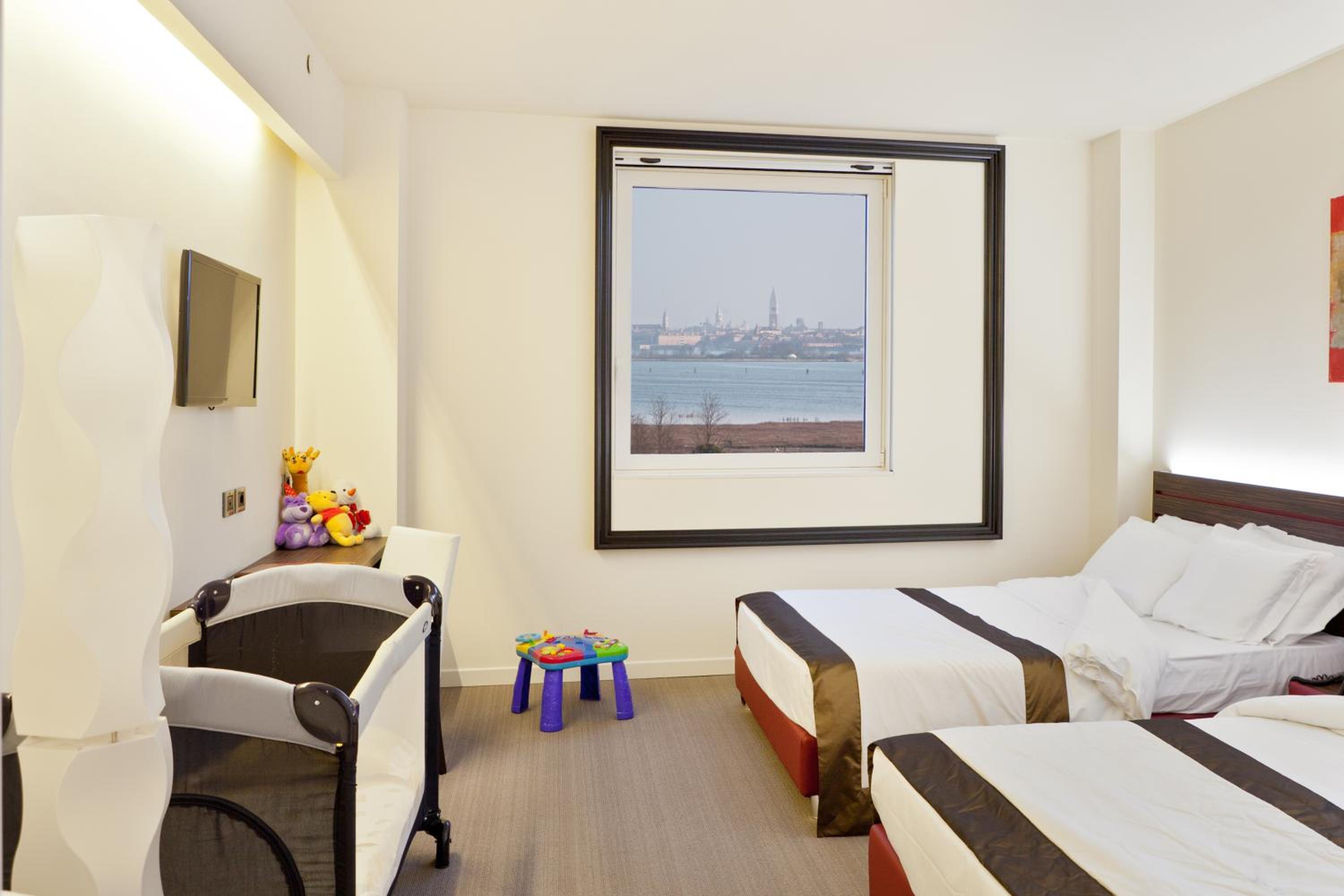 Family Room with View - Photo 4