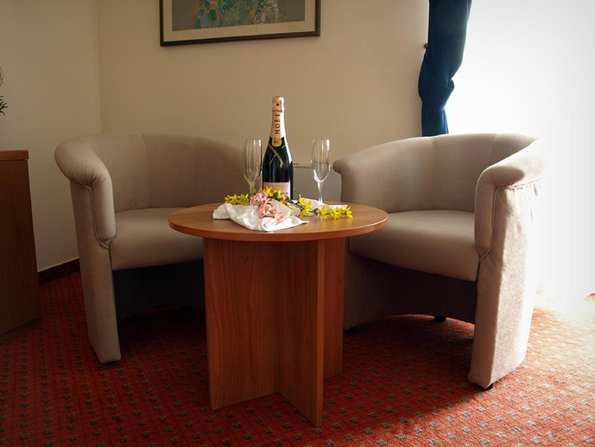 Suite - Photo 5
