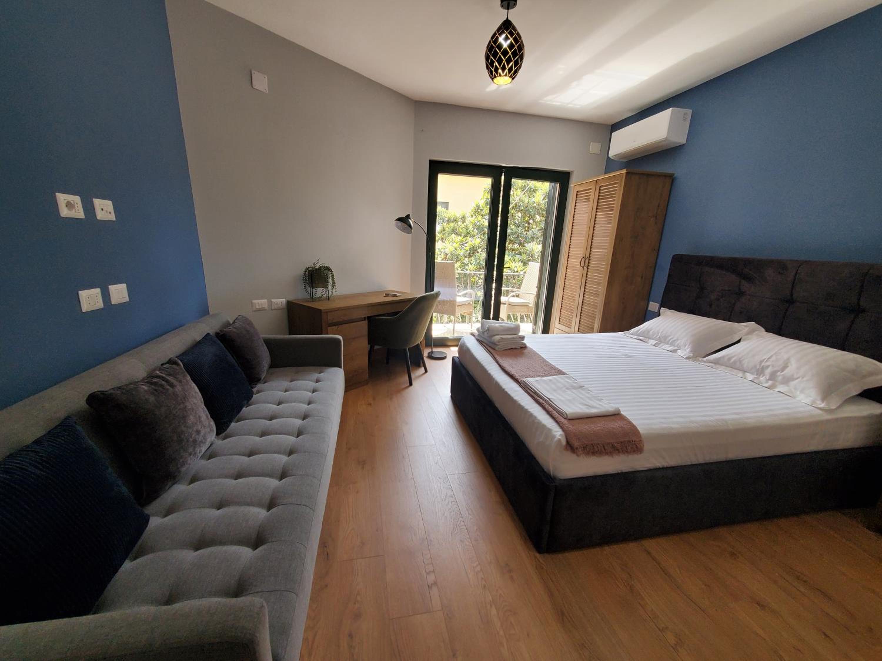 Deluxe Double Room with Balcony photo 2