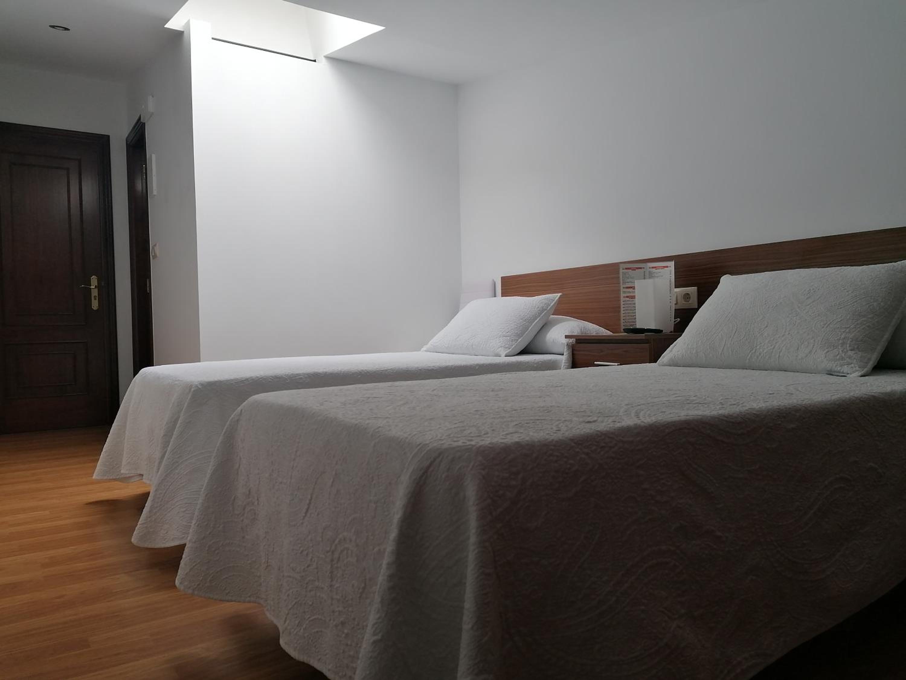 Standard Twin Room photo 2