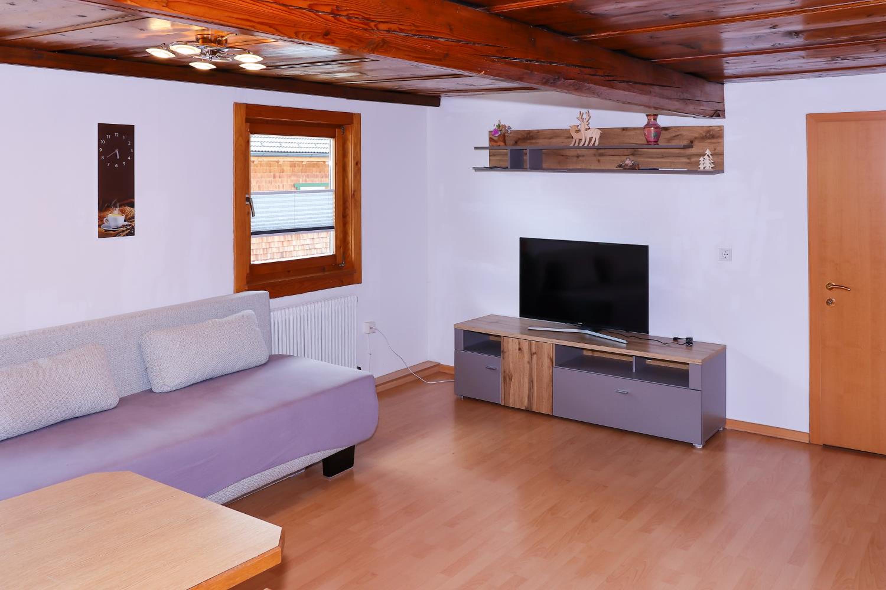One-Bedroom Apartment - Photo 3