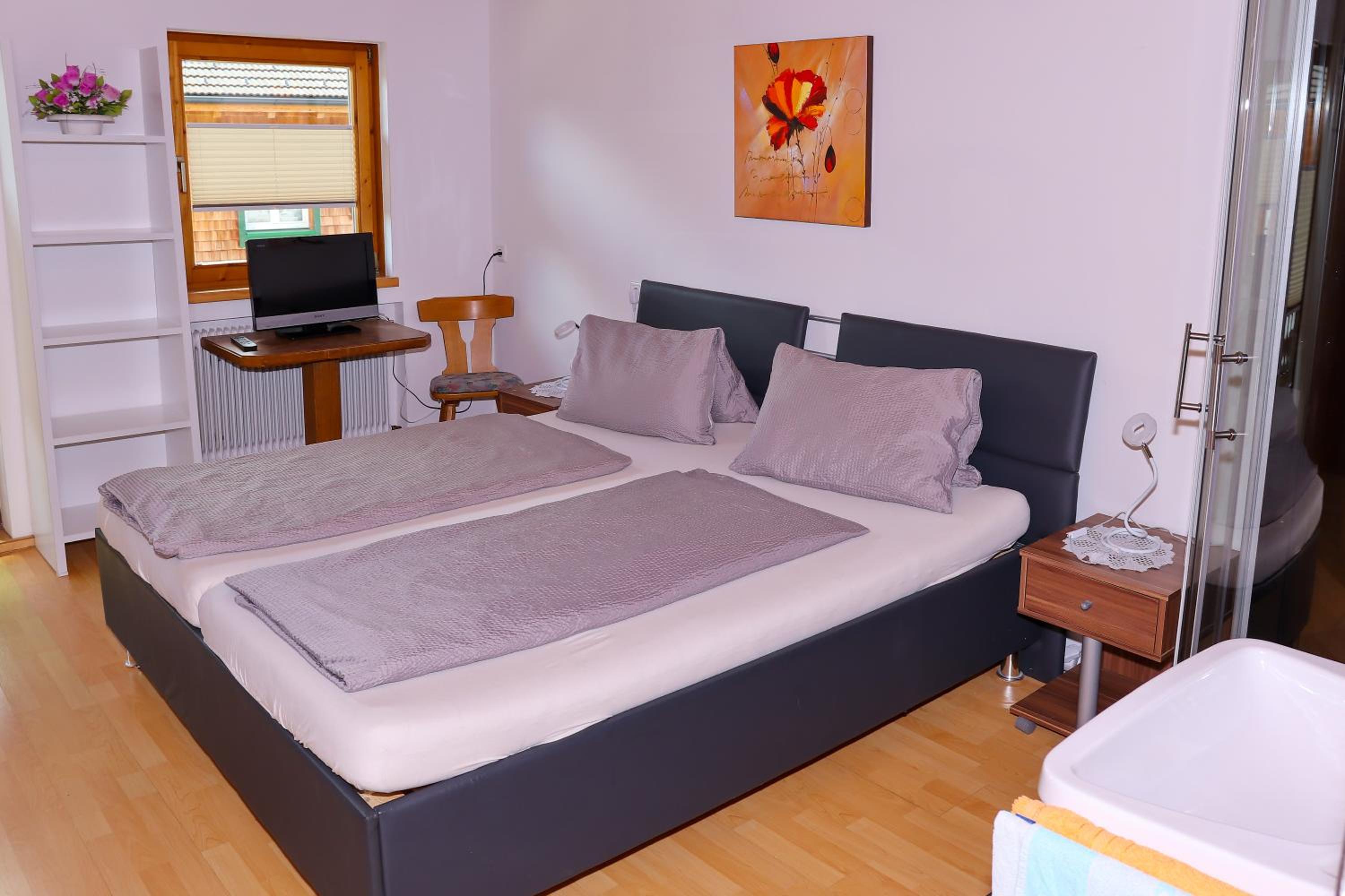 One-Bedroom Apartment - Photo 11