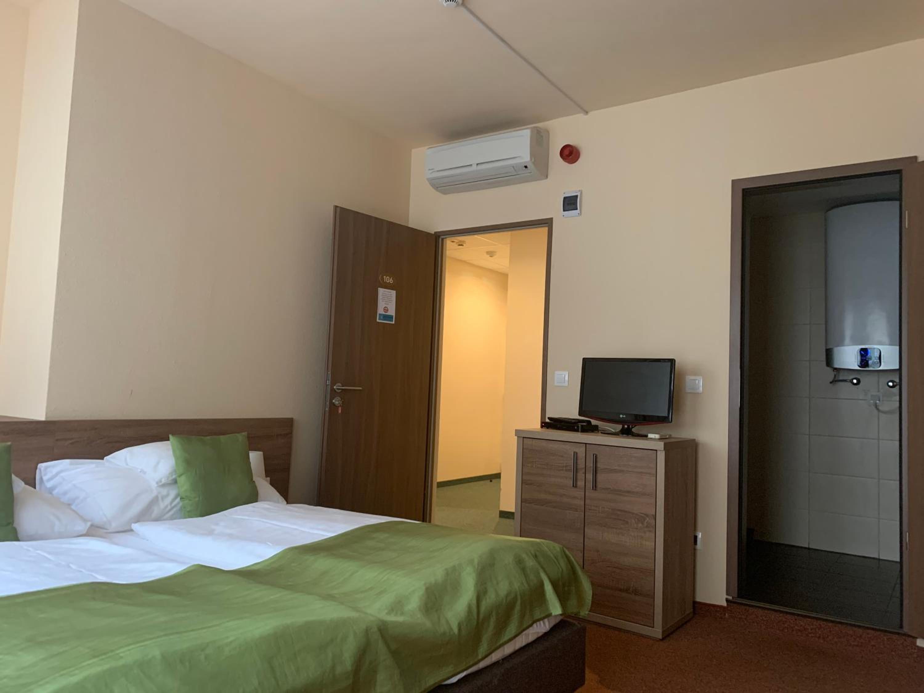 Standard Double or Twin Room - Photo 15