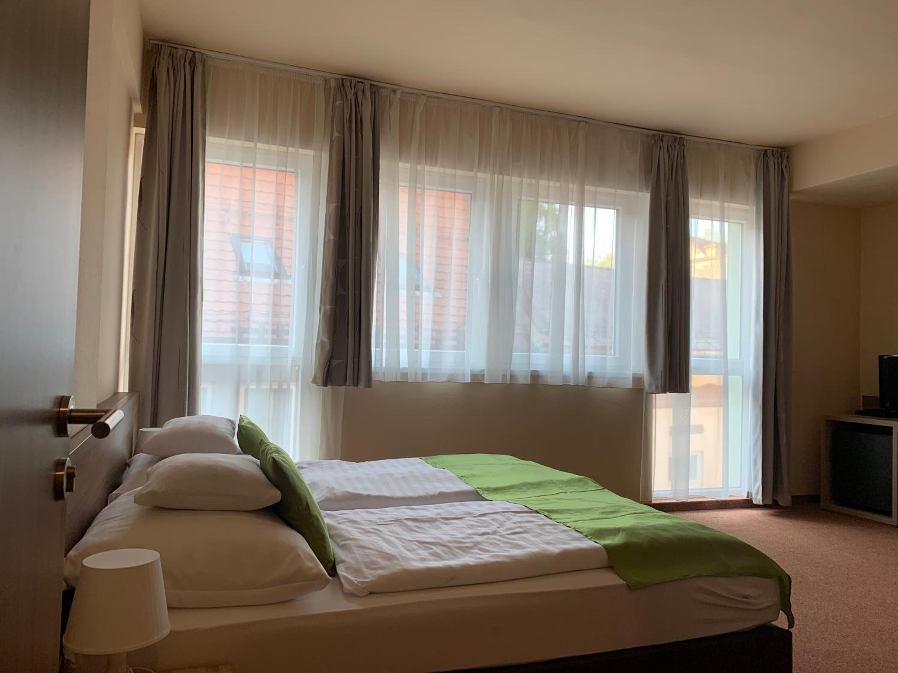 Standard Double or Twin Room - Photo 2