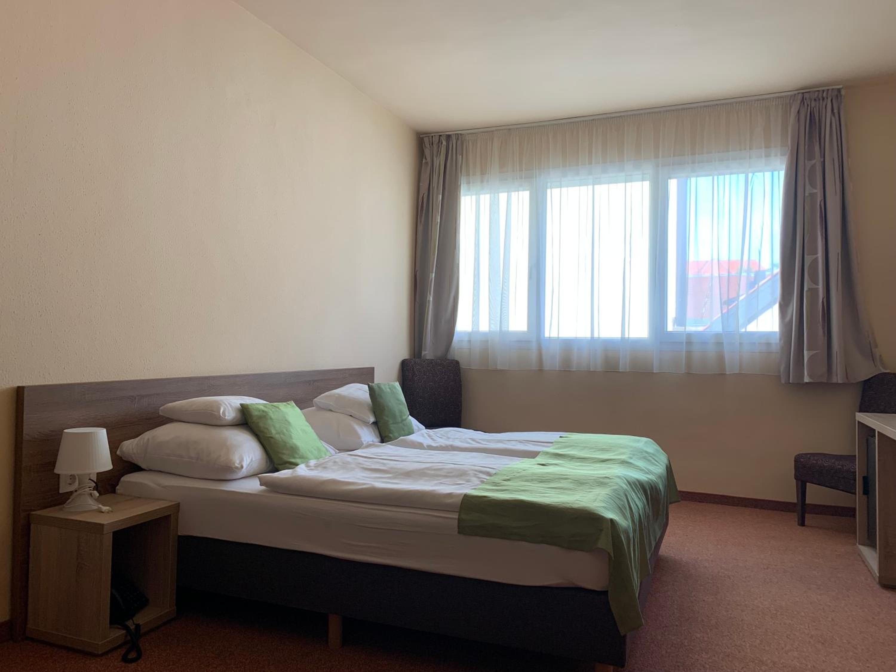 Standard Double or Twin Room - Photo 5
