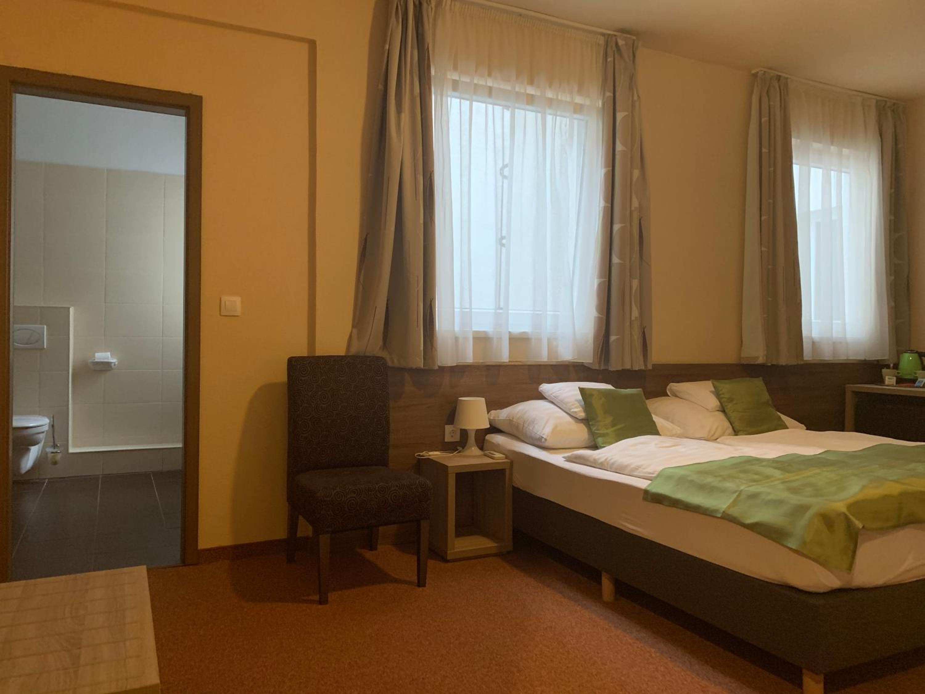 Standard Double or Twin Room - Photo 3