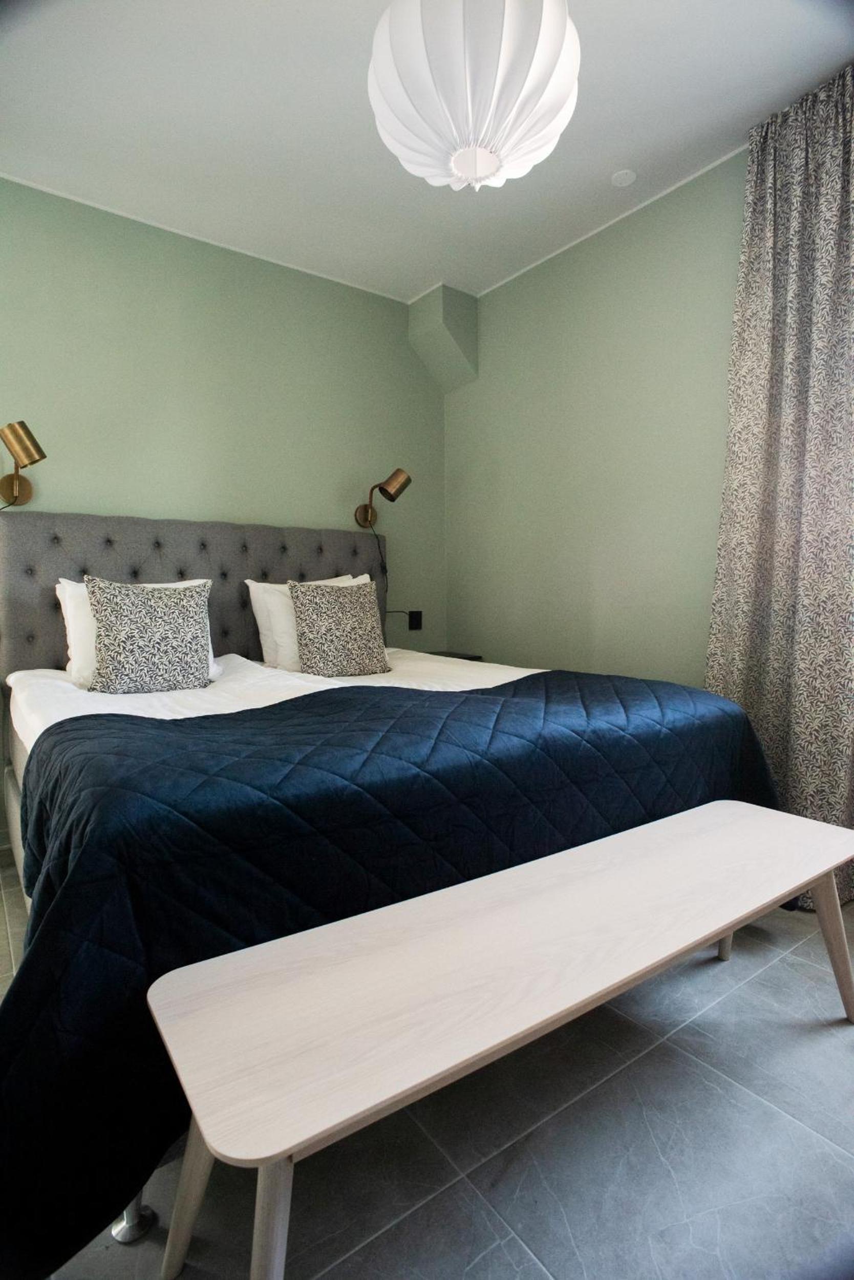 Deluxe King Room - Photo 14