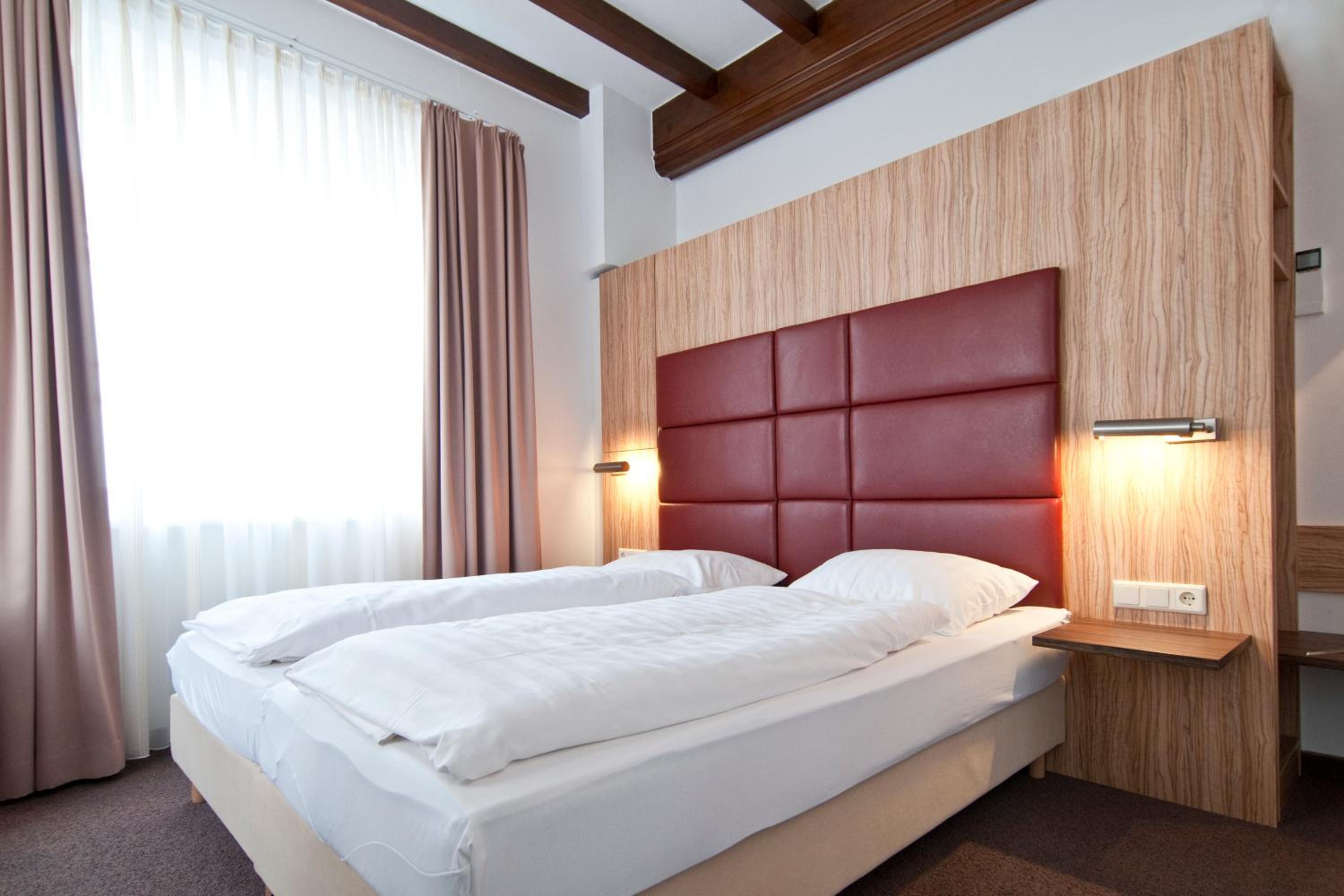 Small Double Room - Photo 1