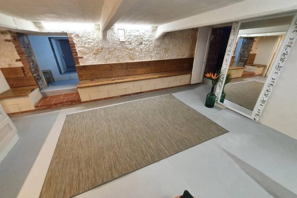 One-Bedroom Apartment - Photo 1