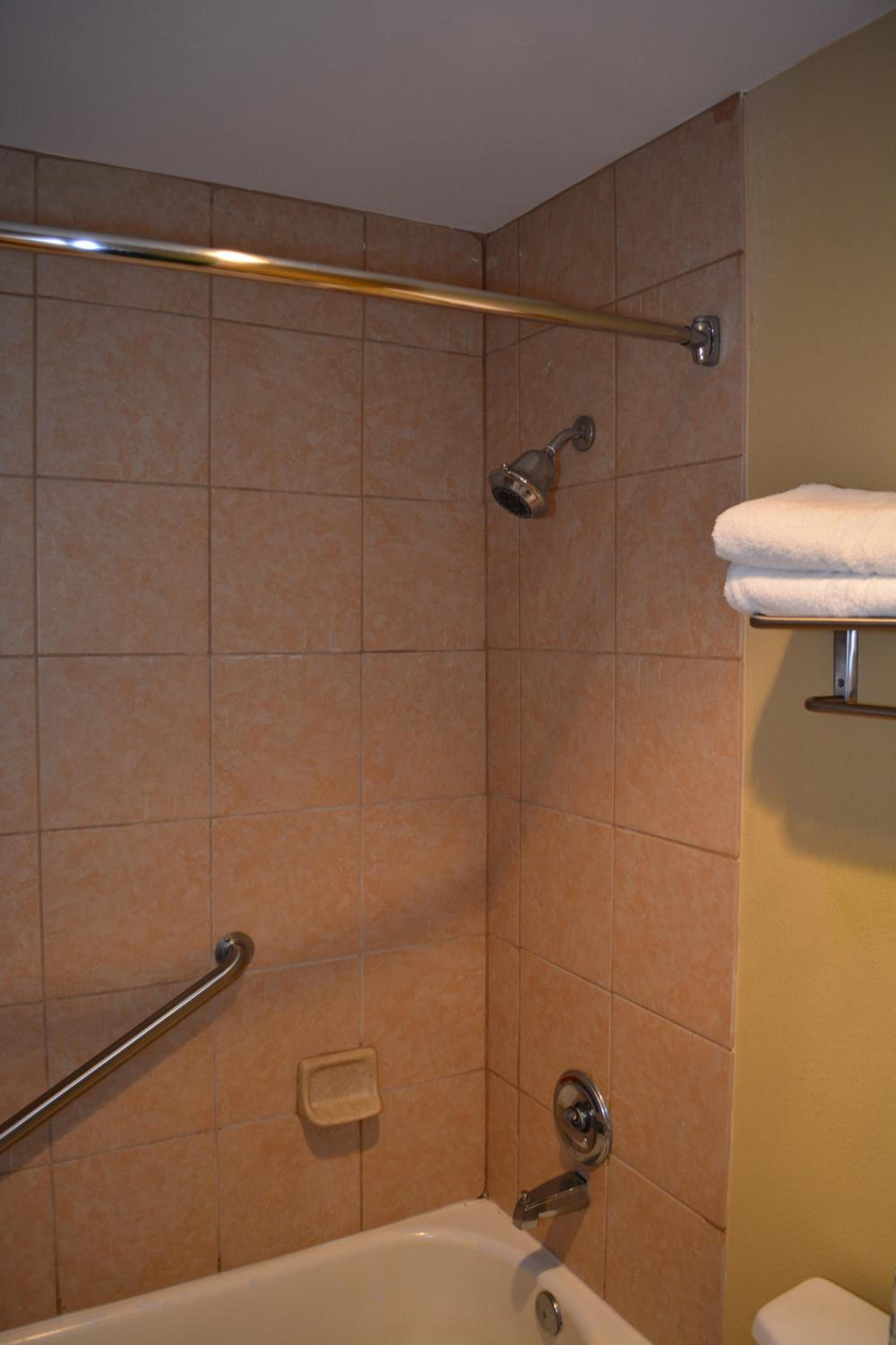 King Room - Non-Smoking - Photo 4