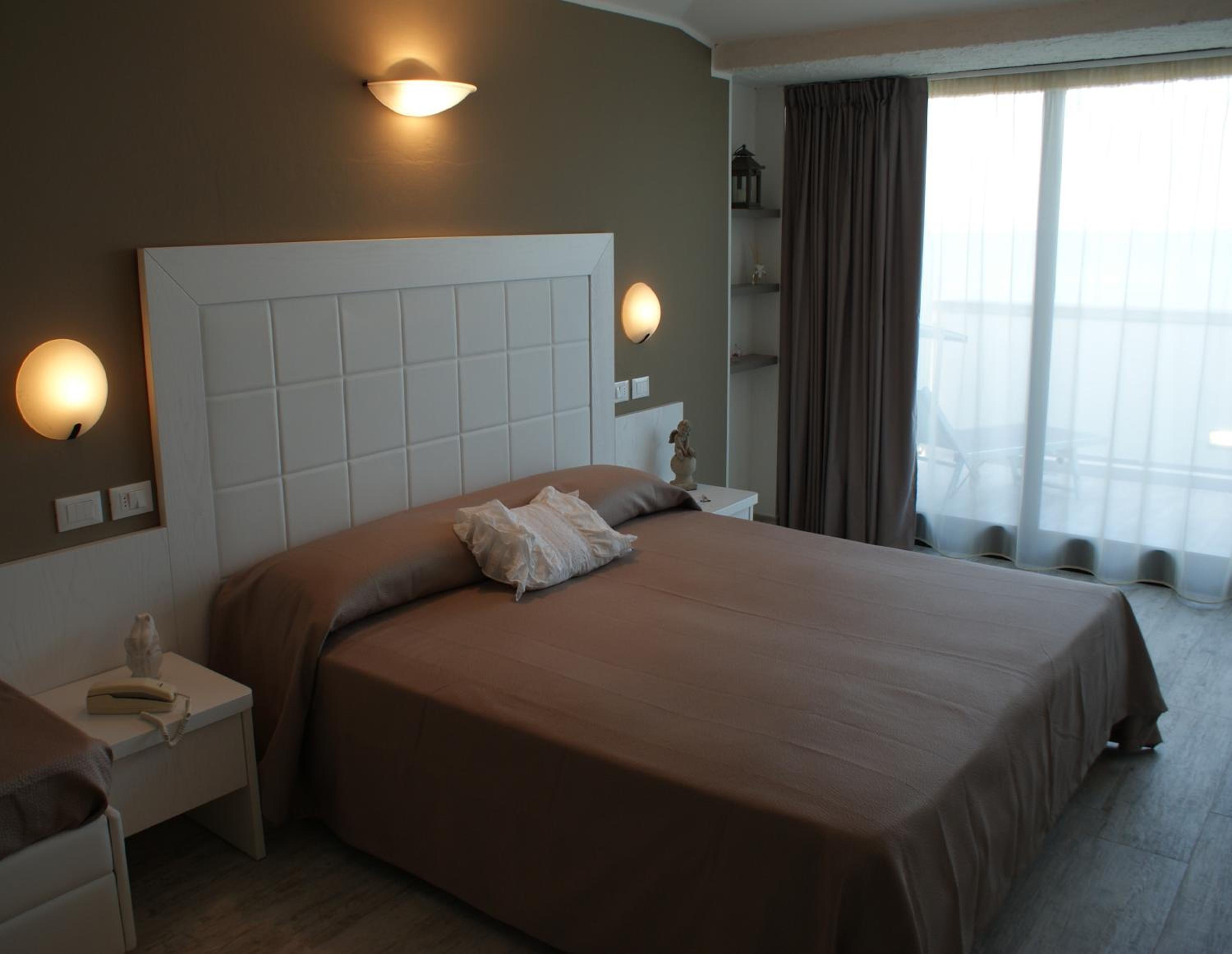 Superior Double or Twin Room with Sea View photo 1